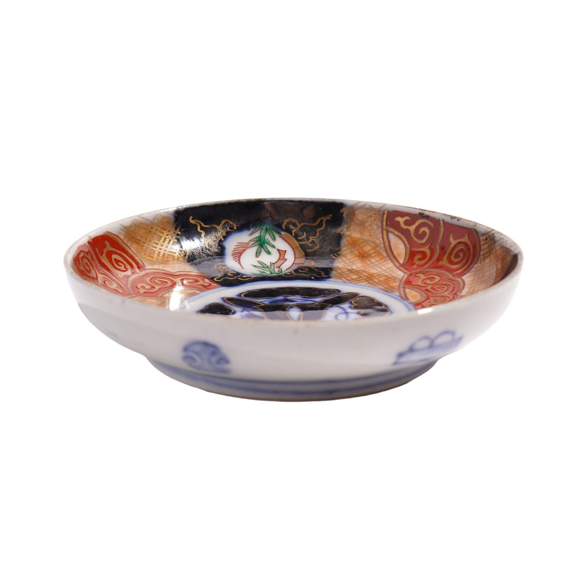 Set of four Japanese Imari porcelain bowls, c. 1880 For Sale 5