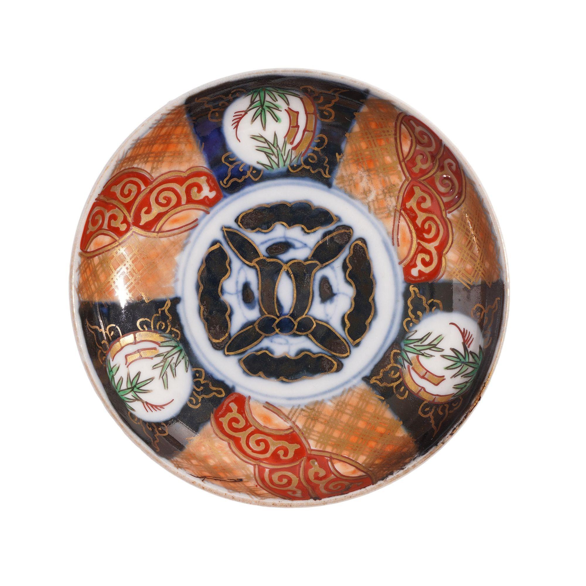 Set of four Japanese Imari porcelain bowls, c. 1880 For Sale 7