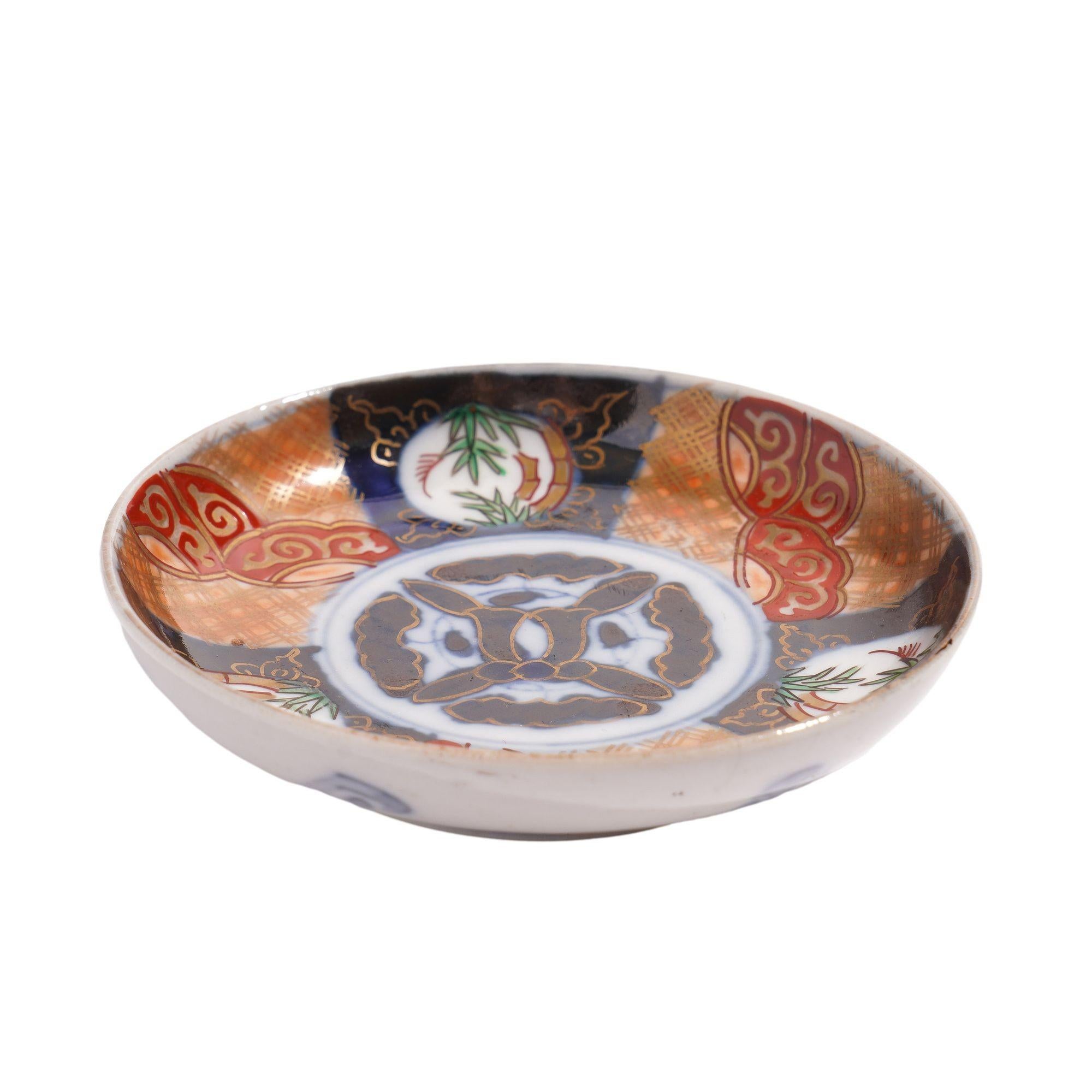 Set of four Japanese Imari porcelain bowls, c. 1880 For Sale 8