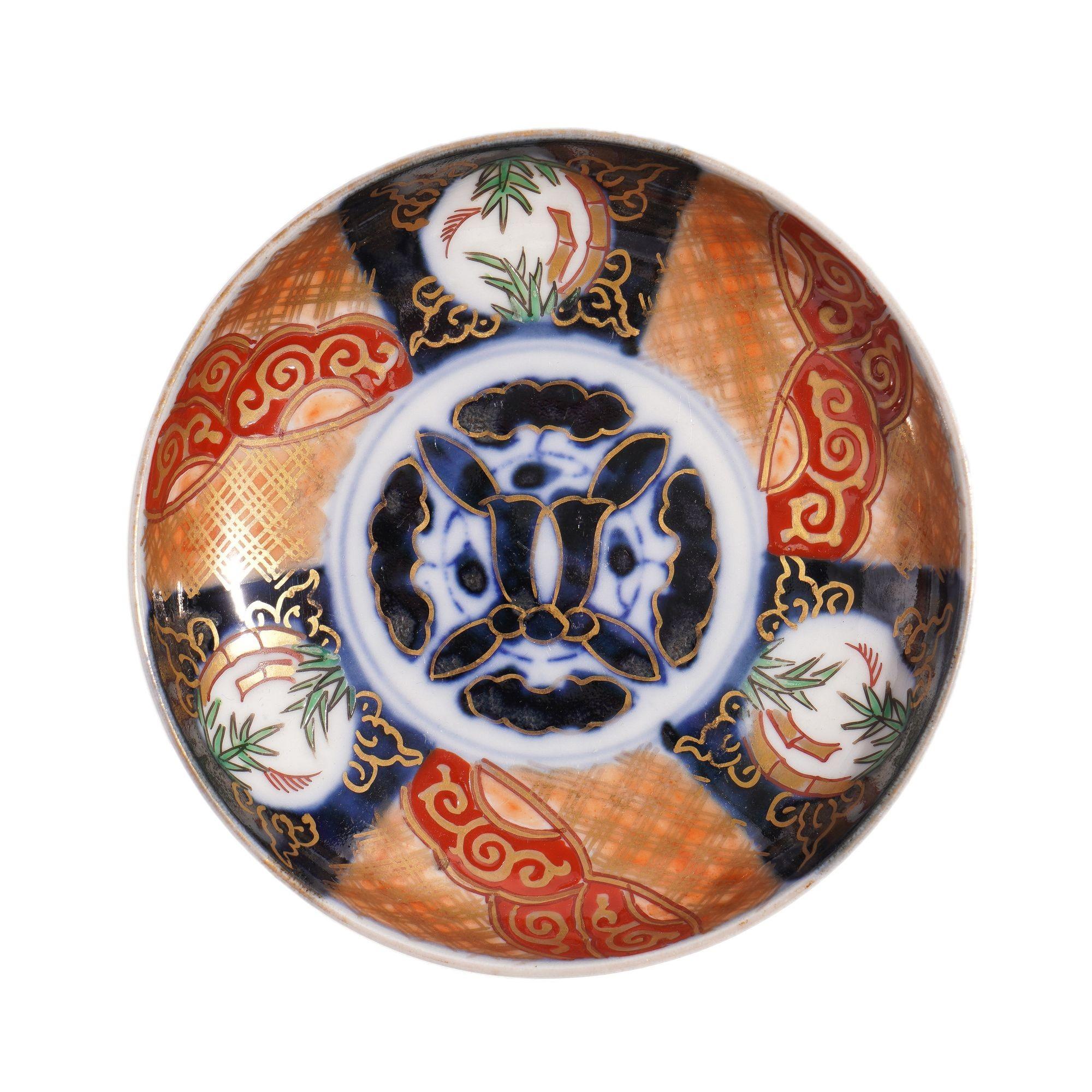 Set of four Japanese Imari porcelain bowls, c. 1880 For Sale 1