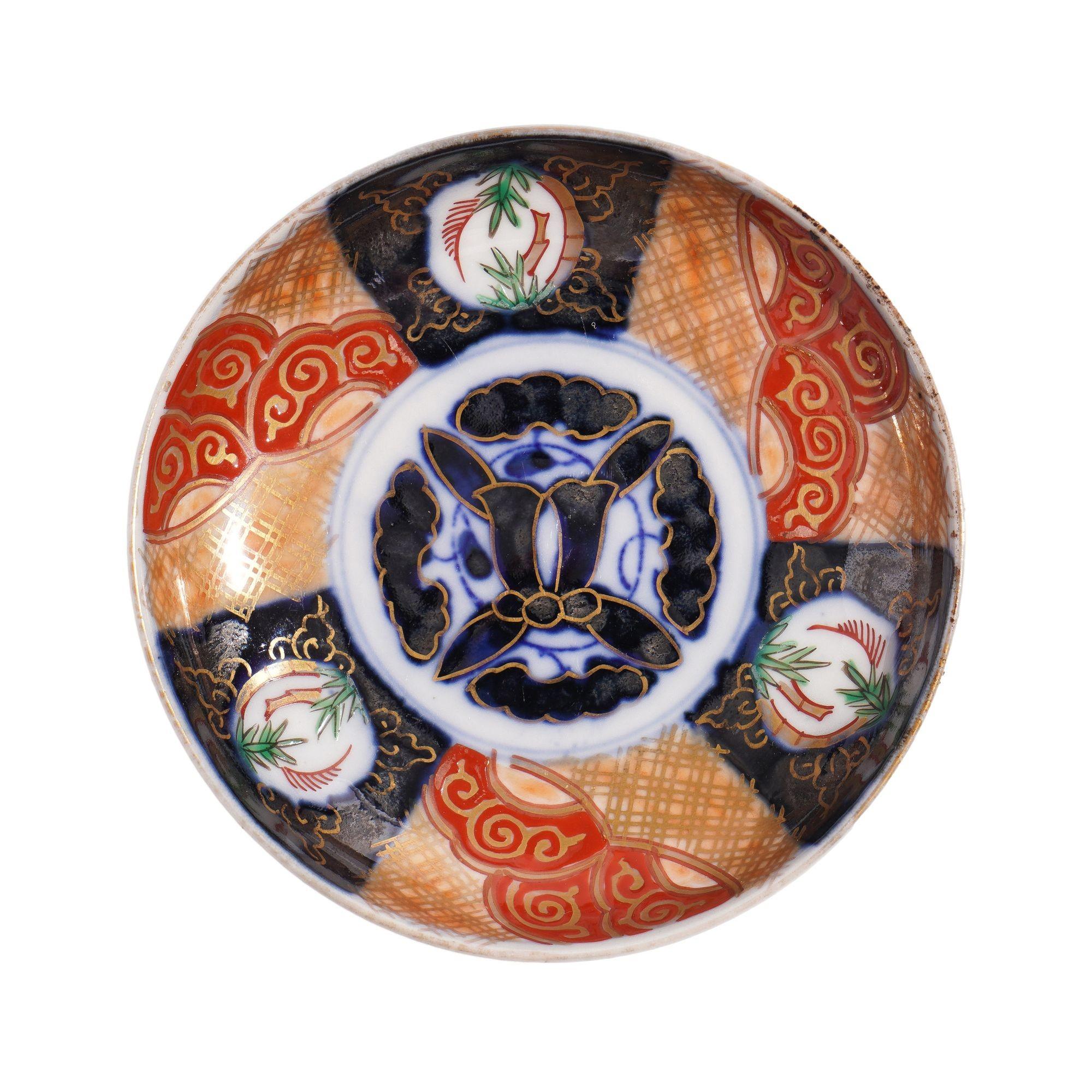 Set of four Japanese Imari porcelain bowls, c. 1880 For Sale 4