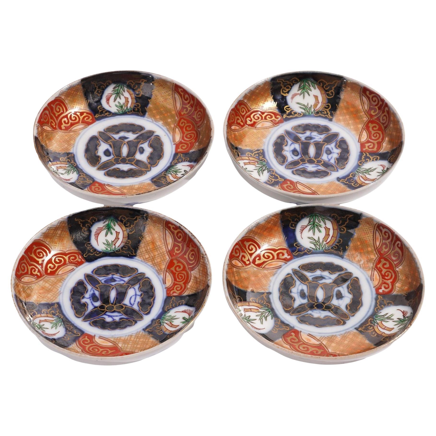 Set of four Japanese Imari porcelain bowls, c. 1880 For Sale