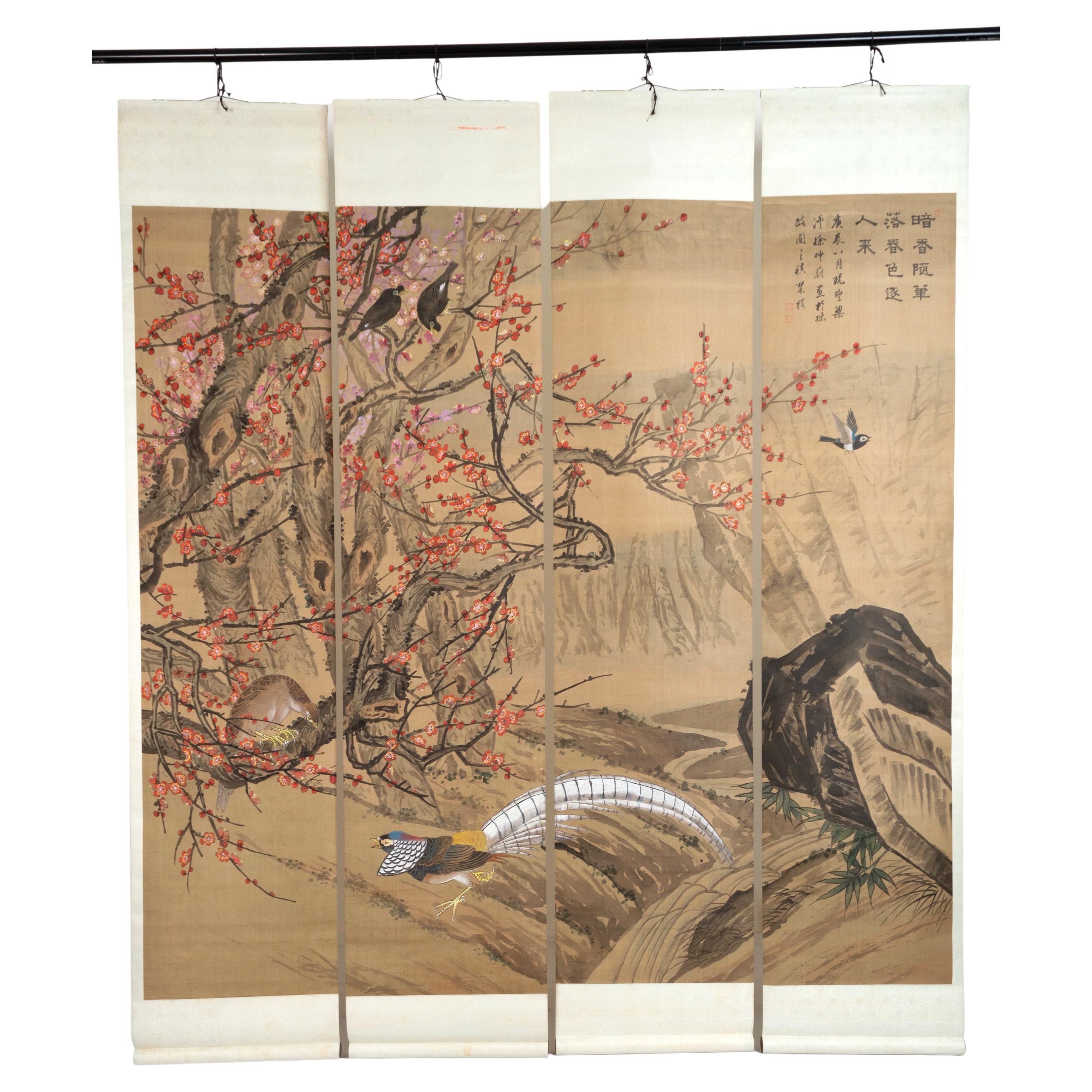 Ensemble de quatre écrans suspendus en soie japonaise à volutes, vers 1920