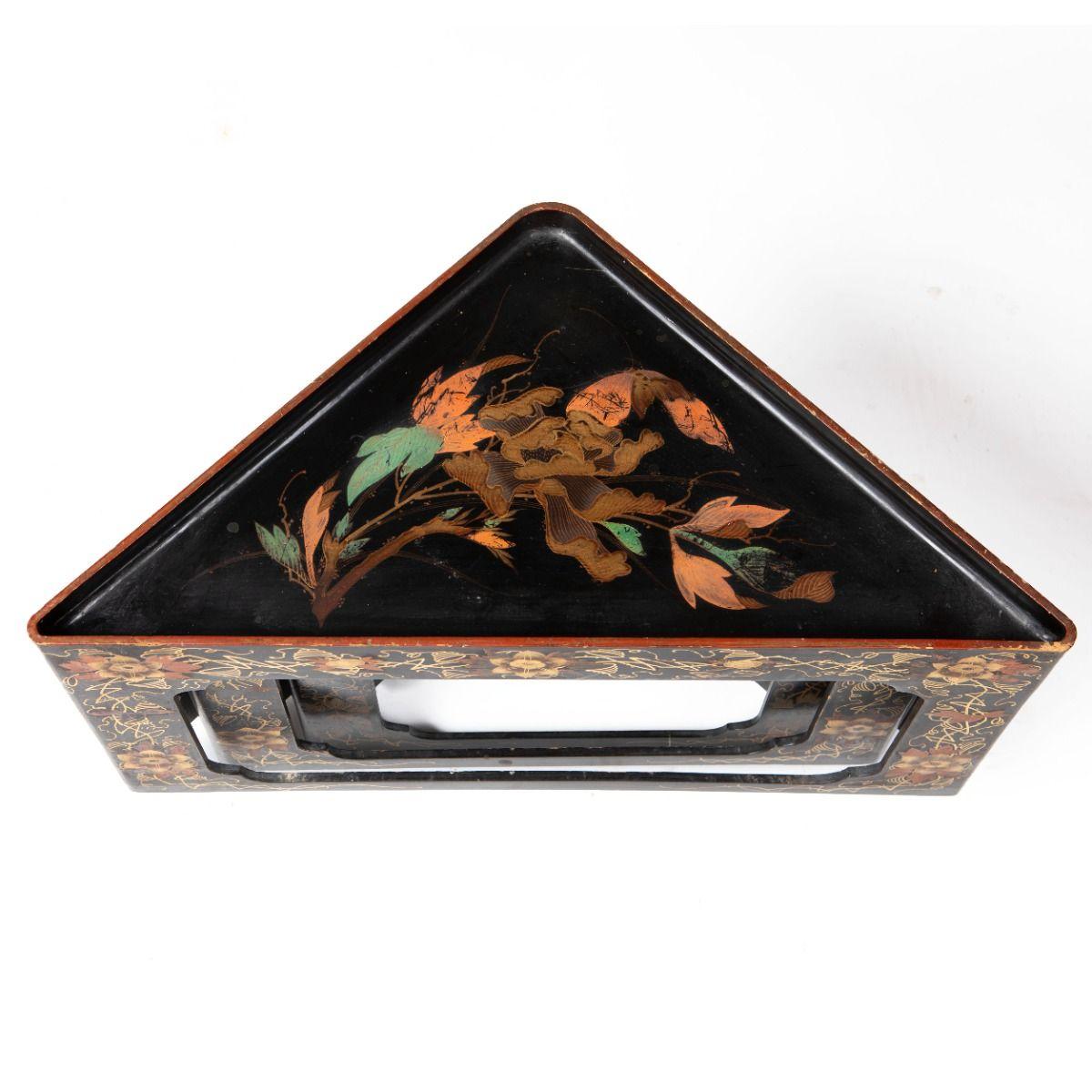 Set of Four Japanese Triangular Nesting Corner Tables, Meiji Period For Sale 4