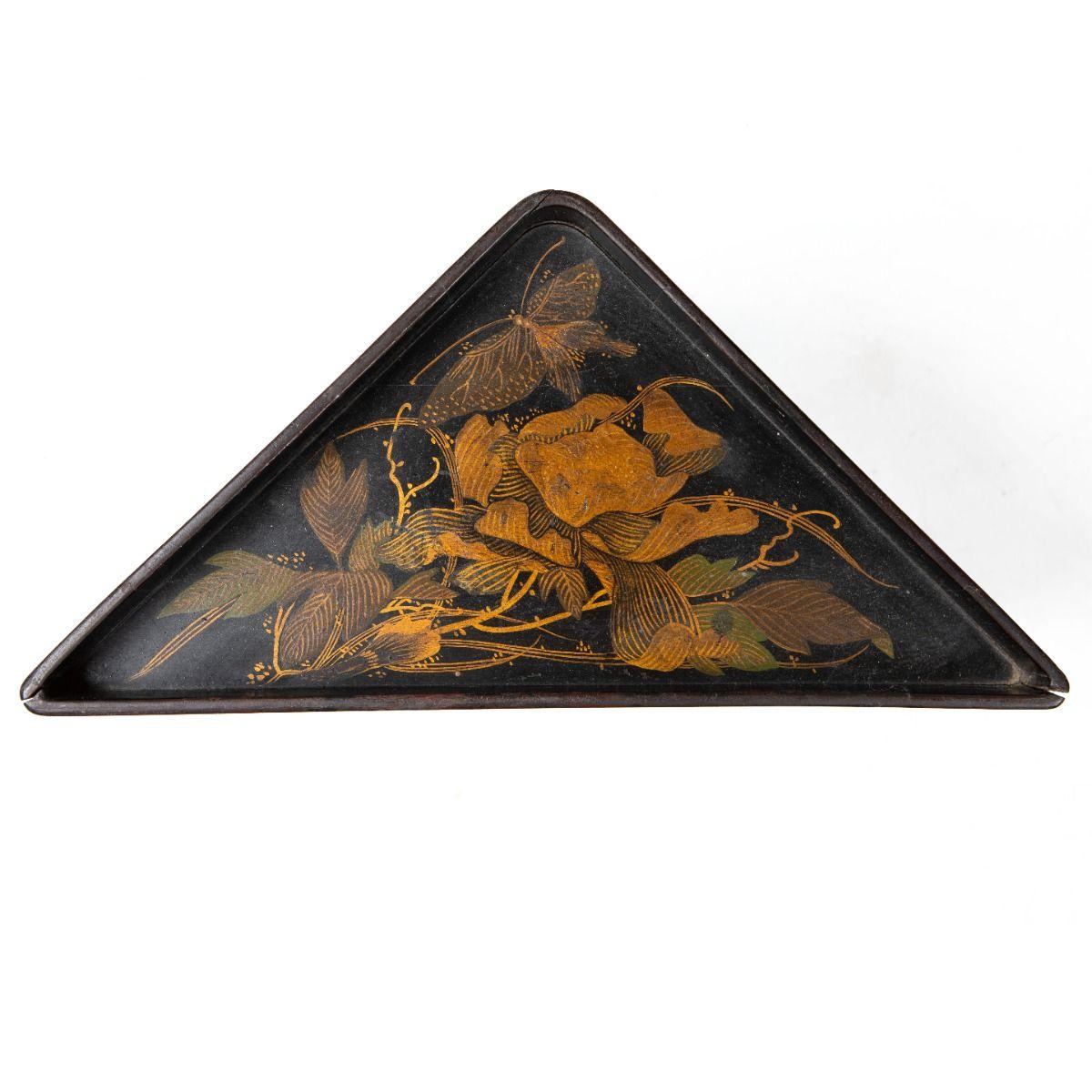 Set of Four Japanese Triangular Nesting Corner Tables, Meiji Period For Sale 8