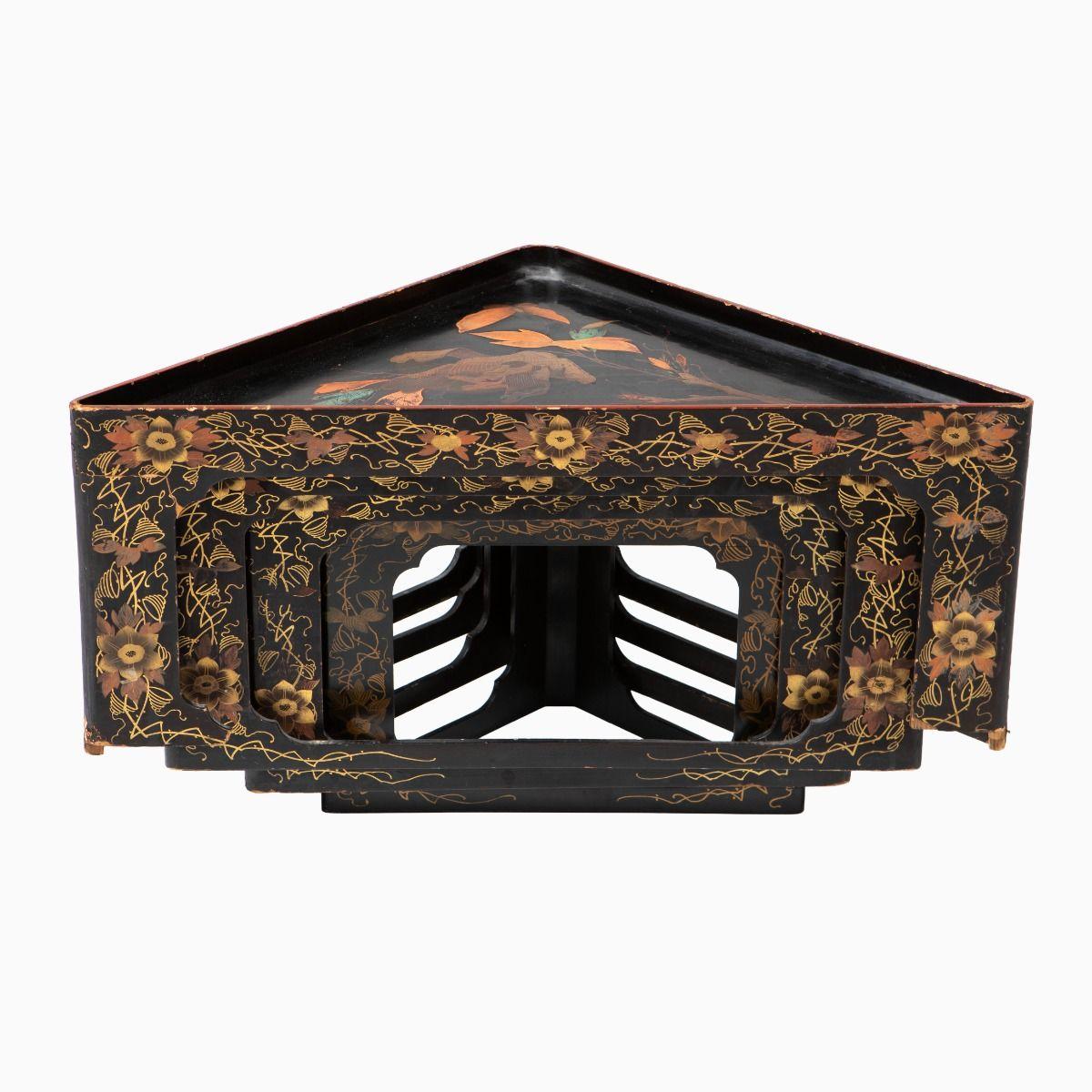 Set of Four Japanese Triangular Nesting Corner Tables, Meiji Period For Sale 13