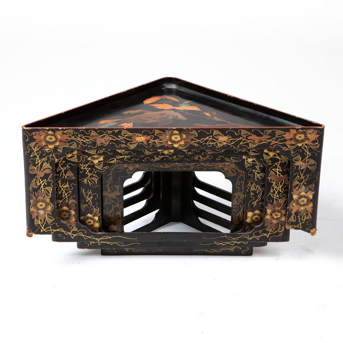 Set of Four Japanese Triangular Nesting Corner Tables, Meiji Period For Sale 2