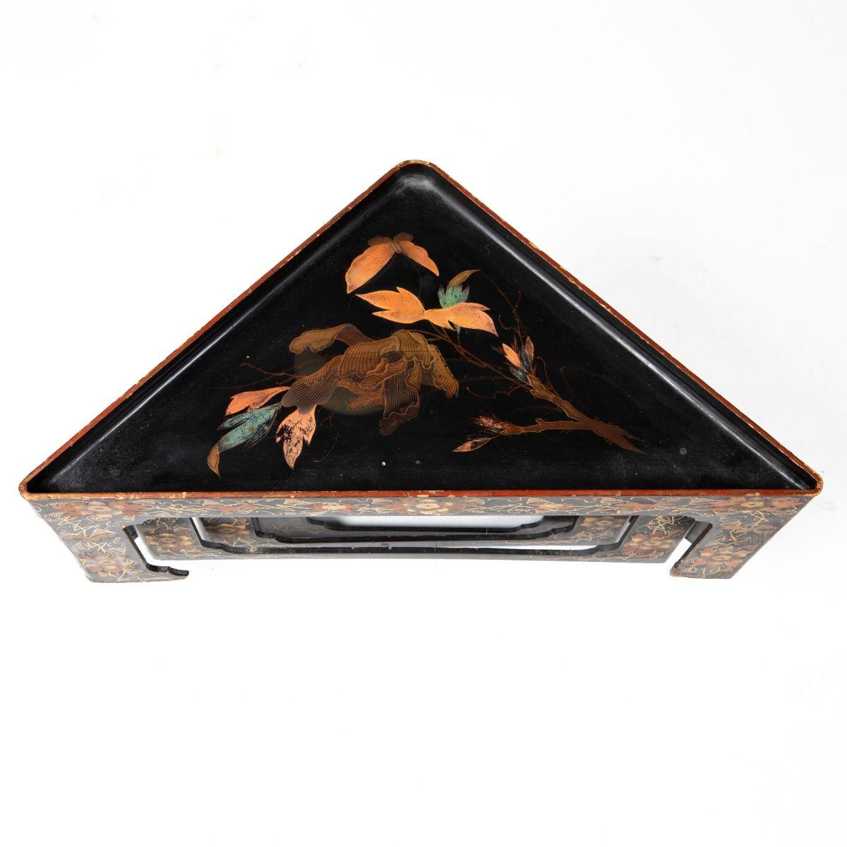 Set of Four Japanese Triangular Nesting Corner Tables, Meiji Period For Sale 3