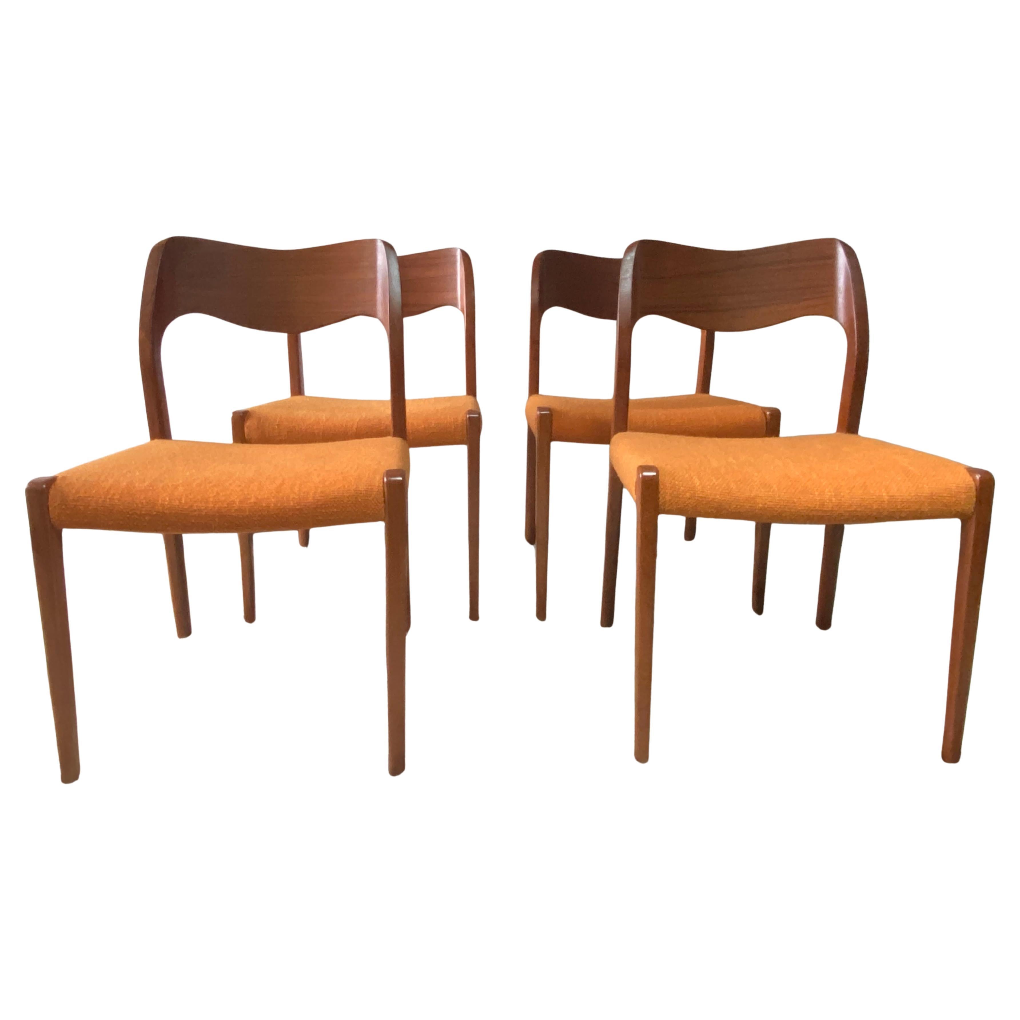 Set di quattro sedie da pranzo Niels Moller modello 71 con imbottitura originale in lana in vendita