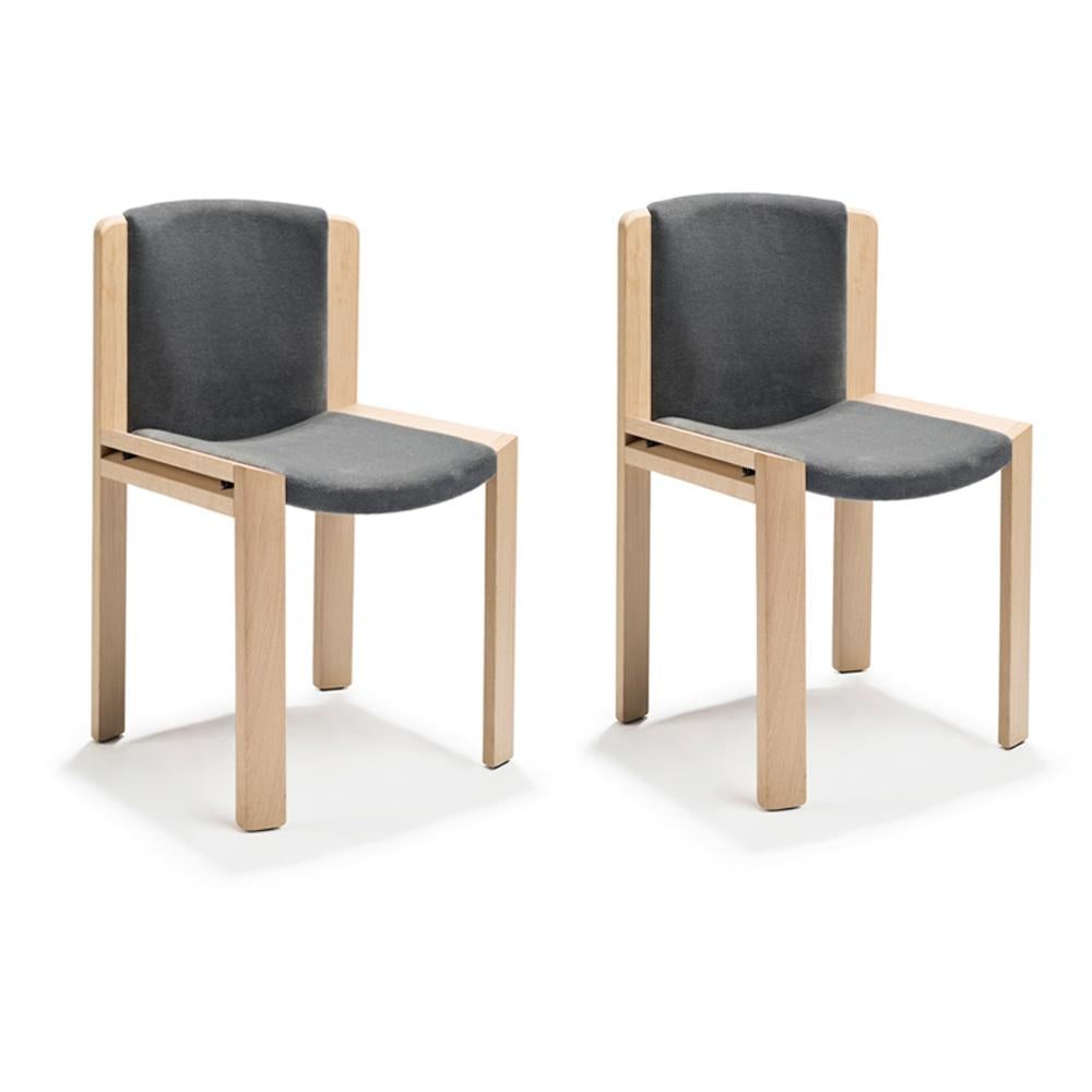 Satz von vier Joe Colombo-Stühlen „Chair 300“ aus Holz und Kvadrat-Stoff von Karakter (Moderne der Mitte des Jahrhunderts) im Angebot