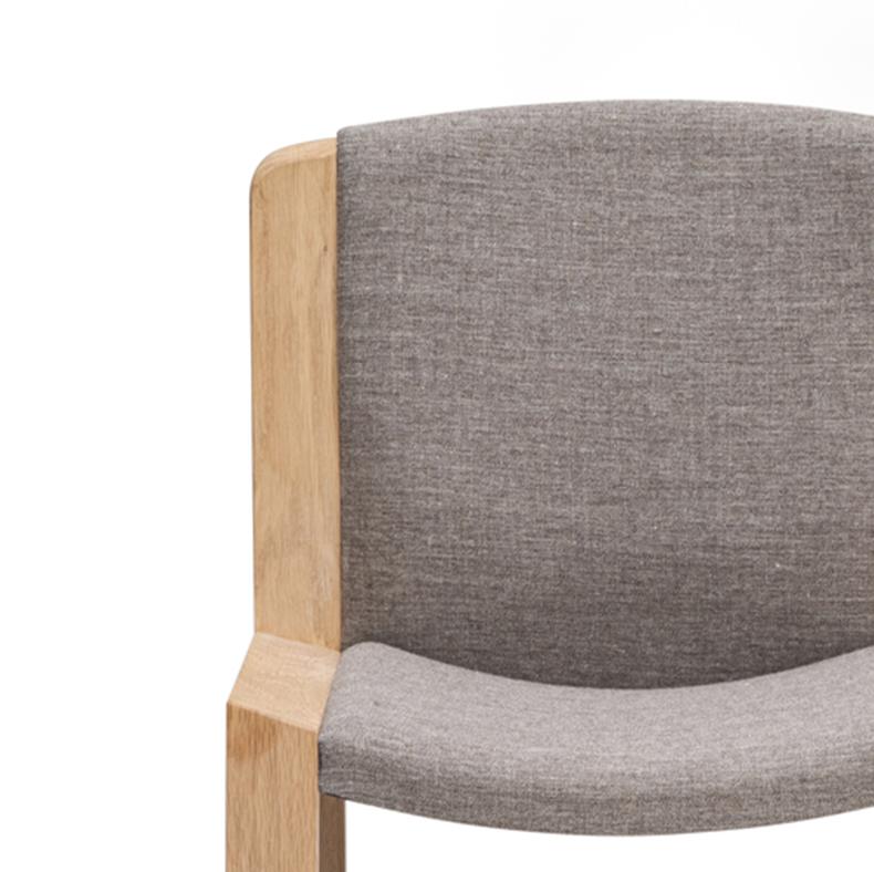 Set of Four Joe Colombo 'Chair 300' Wood and Kvadrat Fabric by Karakter In New Condition For Sale In Barcelona, Barcelona