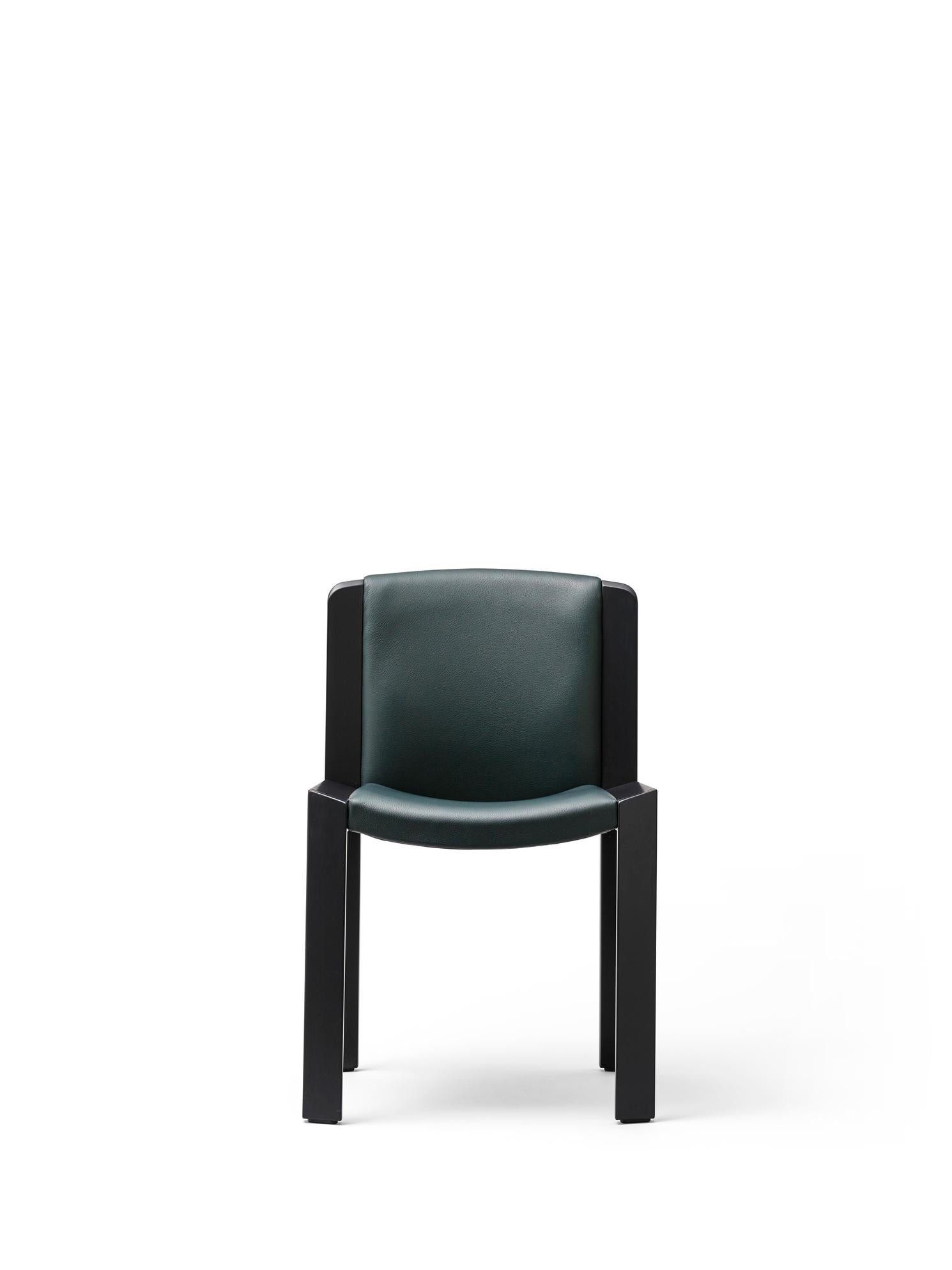 Danois Ensemble de quatre chaises Joe Colombo 'Chair 300' en bois et cuir Sørensen par Karakter en vente