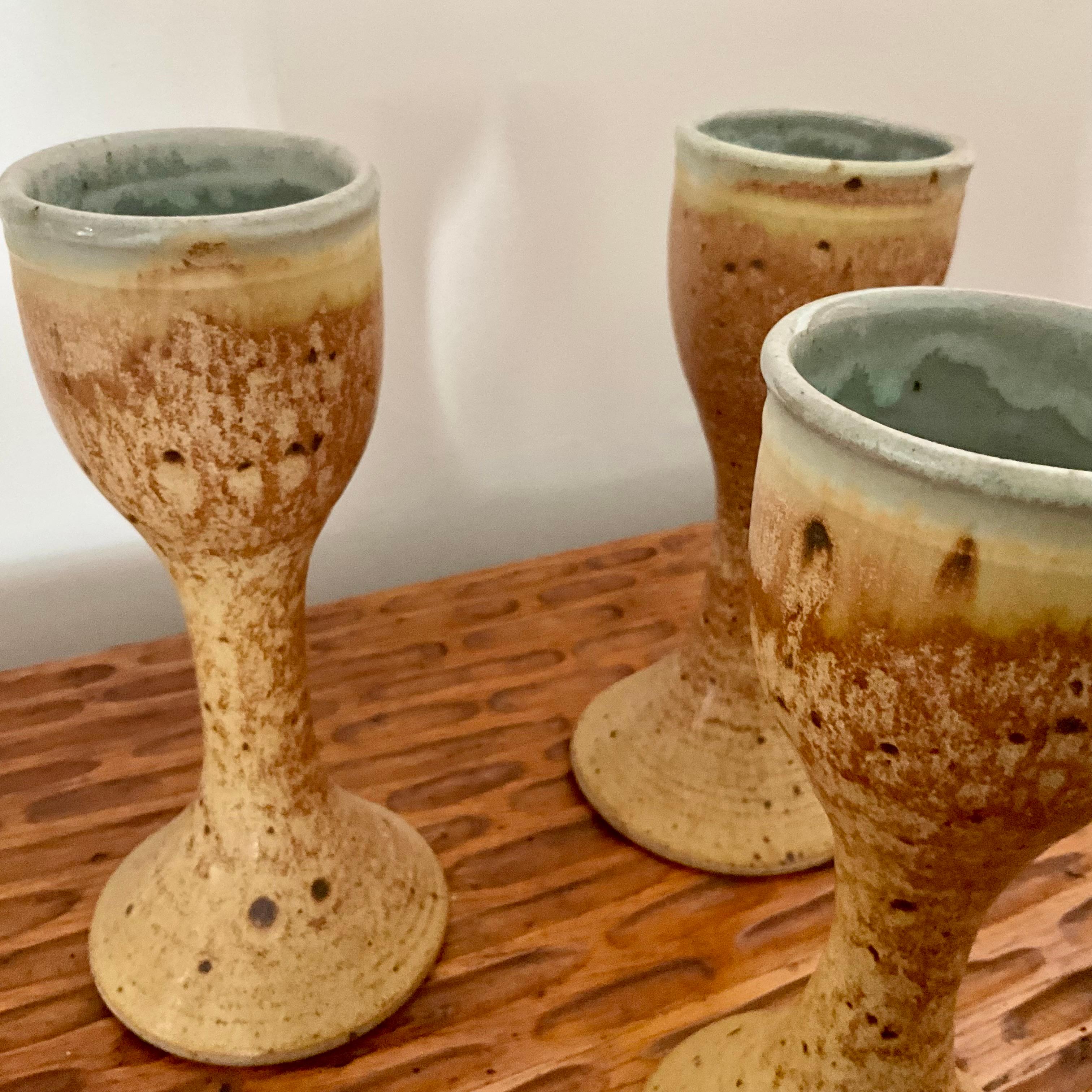 Set of Four Joel Knanishu Signed Studio Pottery Goblets, Hand-Thrown Mid-Centur In Good Condition For Sale In West Palm Beach, US