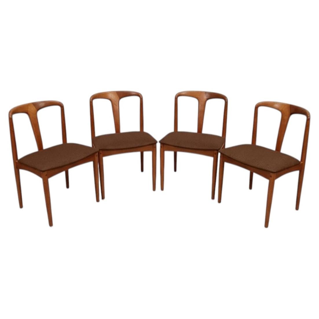 Ensemble de quatre chaises de salle à manger en teck danois Johannes Andersen