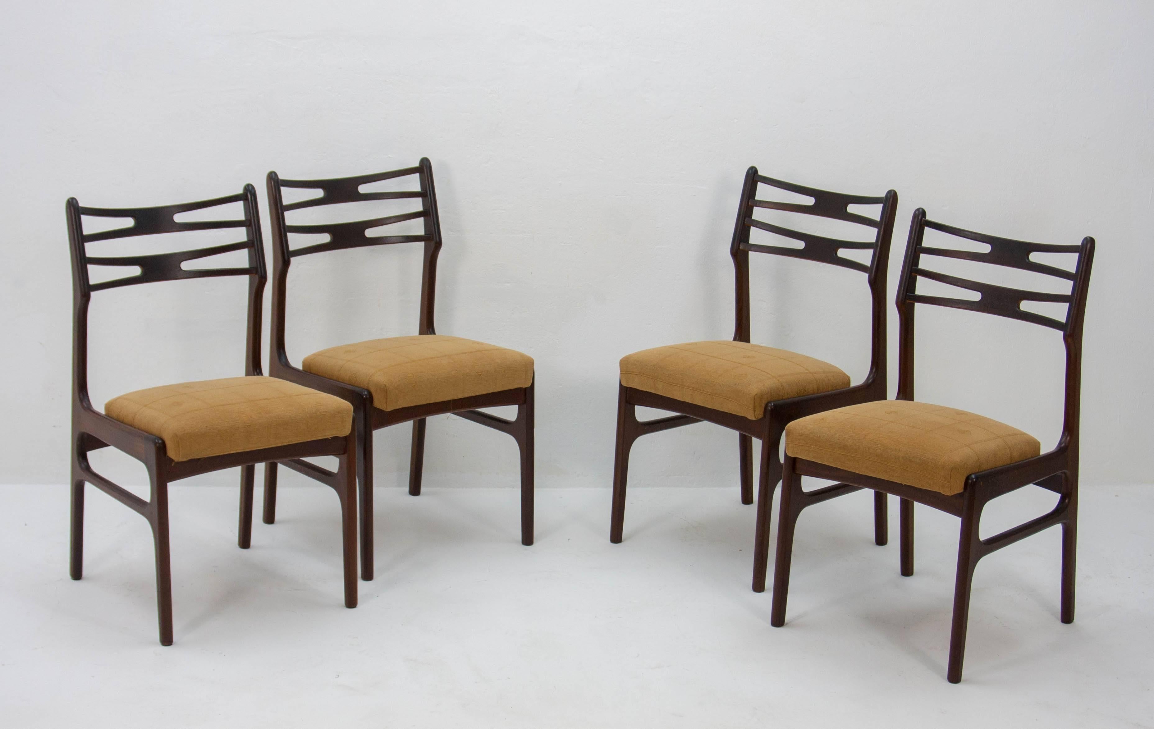 Four sophisticated model 101 dining chairs designed by Johannes Andersen for Vamo Sonderborg. Wonderfully crafted organically shaped teak frames.