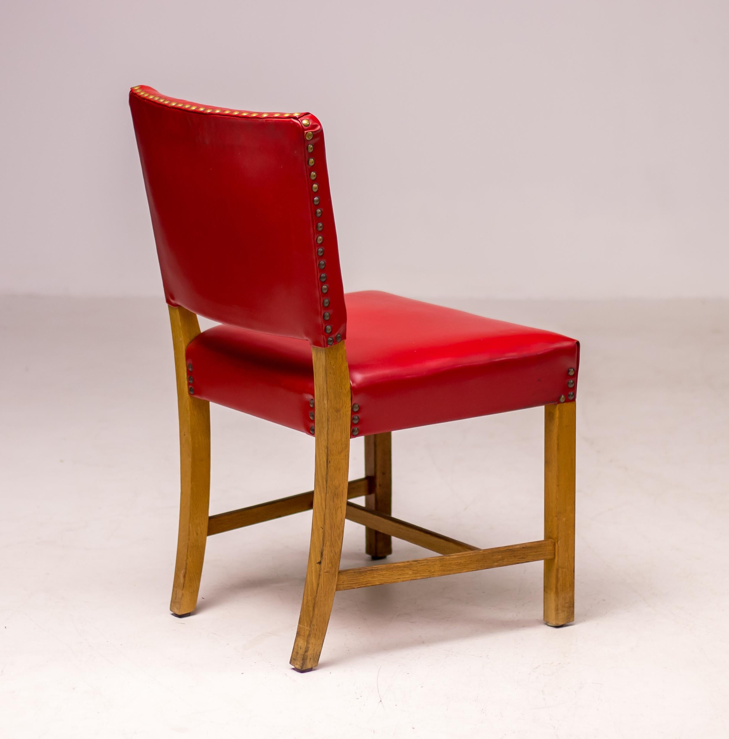 Satz von vier Kaare Klint 'The Red Chair' Modell 3949 Stühlen von Rud Rasmussen (Skandinavische Moderne) im Angebot