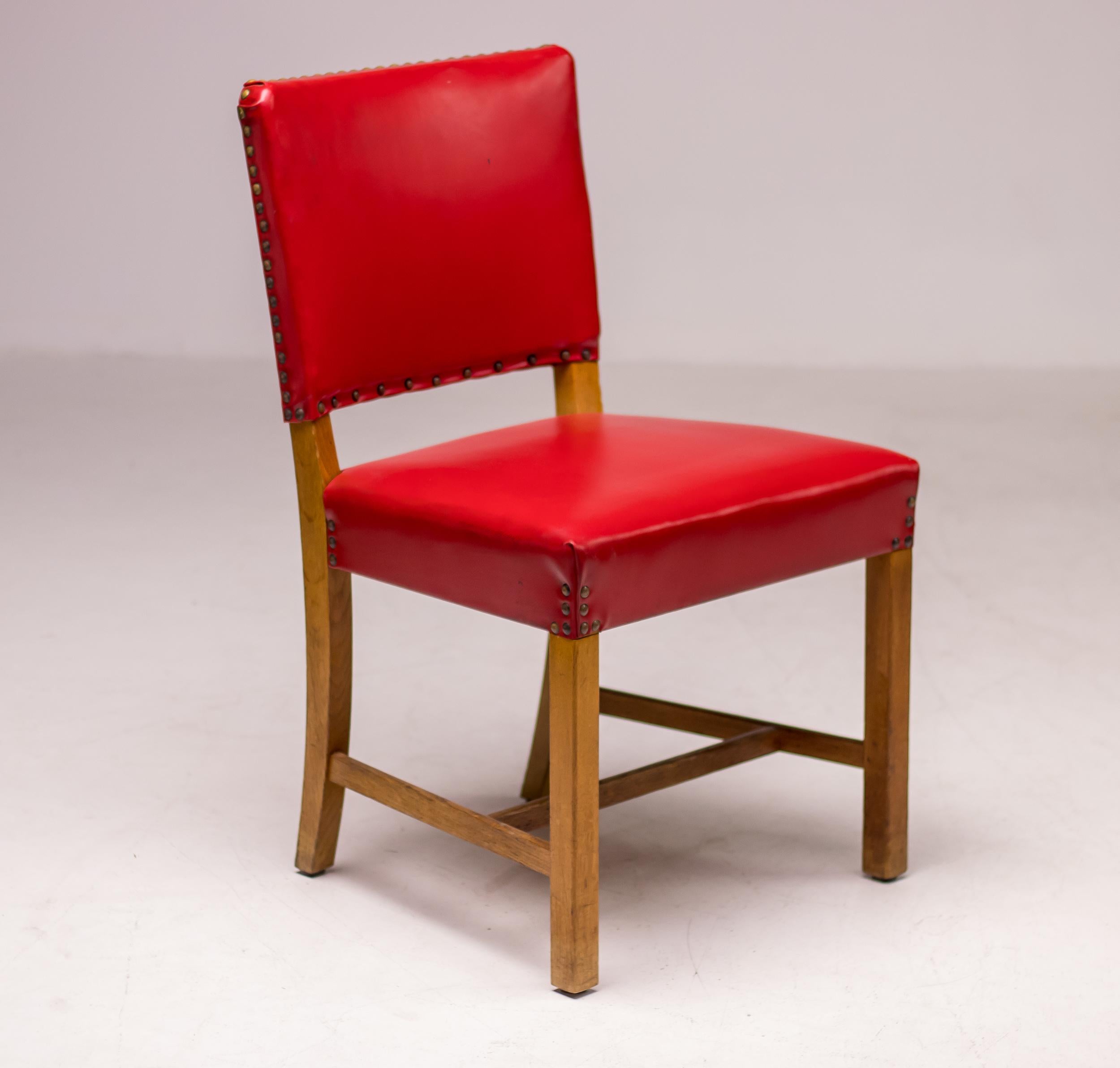Satz von vier Kaare Klint 'The Red Chair' Modell 3949 Stühlen von Rud Rasmussen im Zustand „Gut“ im Angebot in Dronten, NL