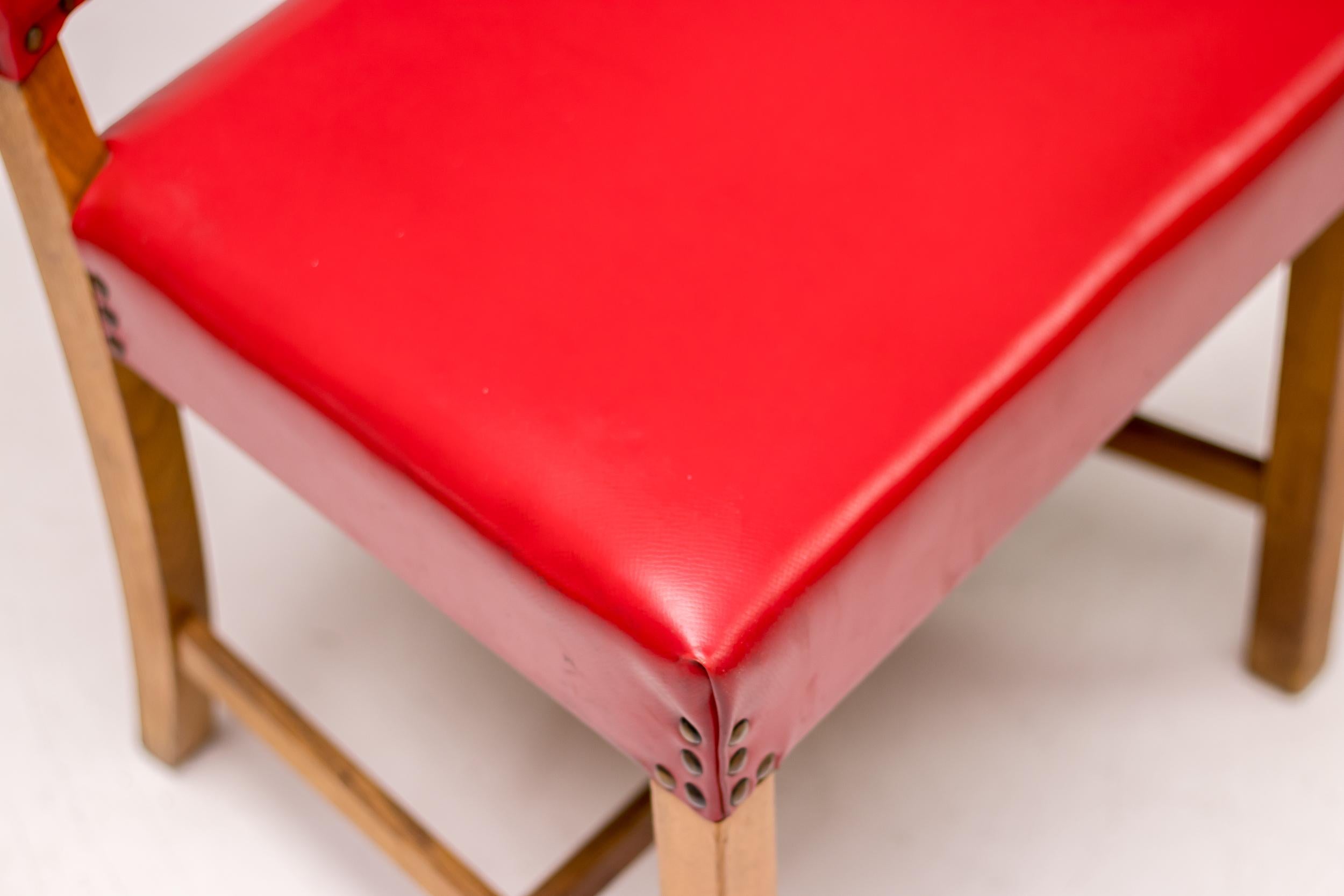 Satz von vier Kaare Klint 'The Red Chair' Modell 3949 Stühlen von Rud Rasmussen (Mitte des 20. Jahrhunderts) im Angebot