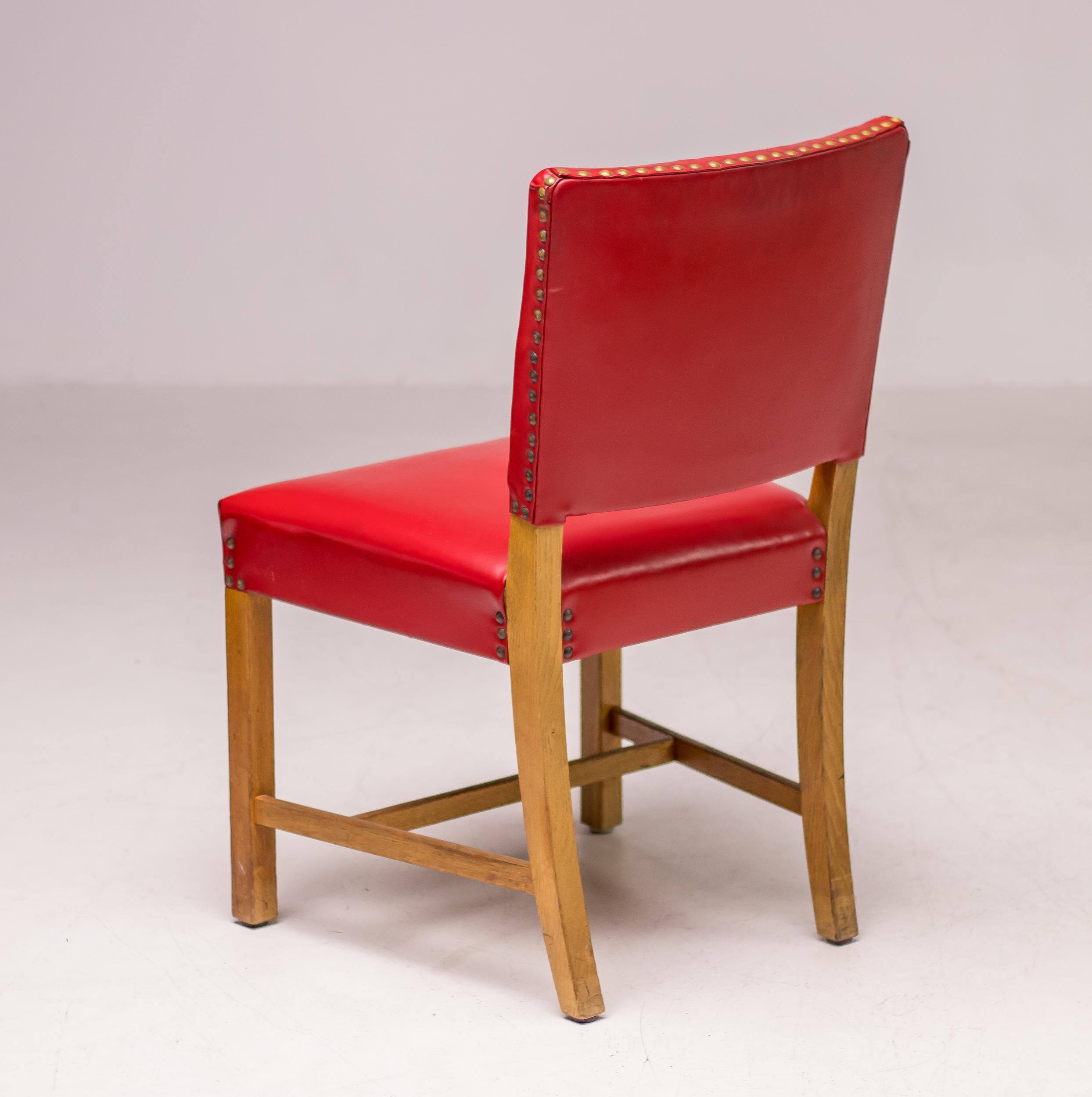 Satz von vier Kaare Klint 'The Red Chair' Modell 3949 Stühlen von Rud Rasmussen (Naugahyde) im Angebot