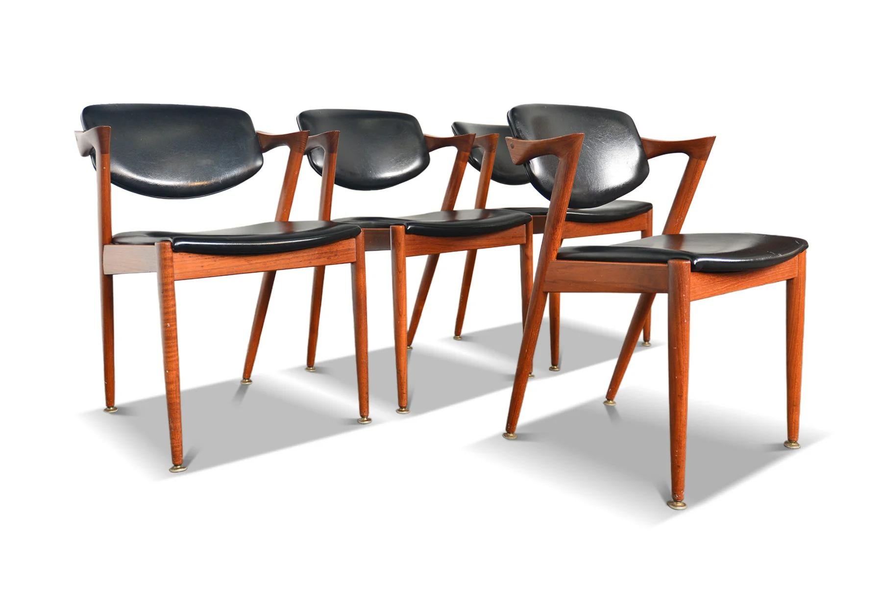 20ième siècle Ensemble de quatre chaises de salle à manger Kai Kristiansen modèle 42 en teck en vente