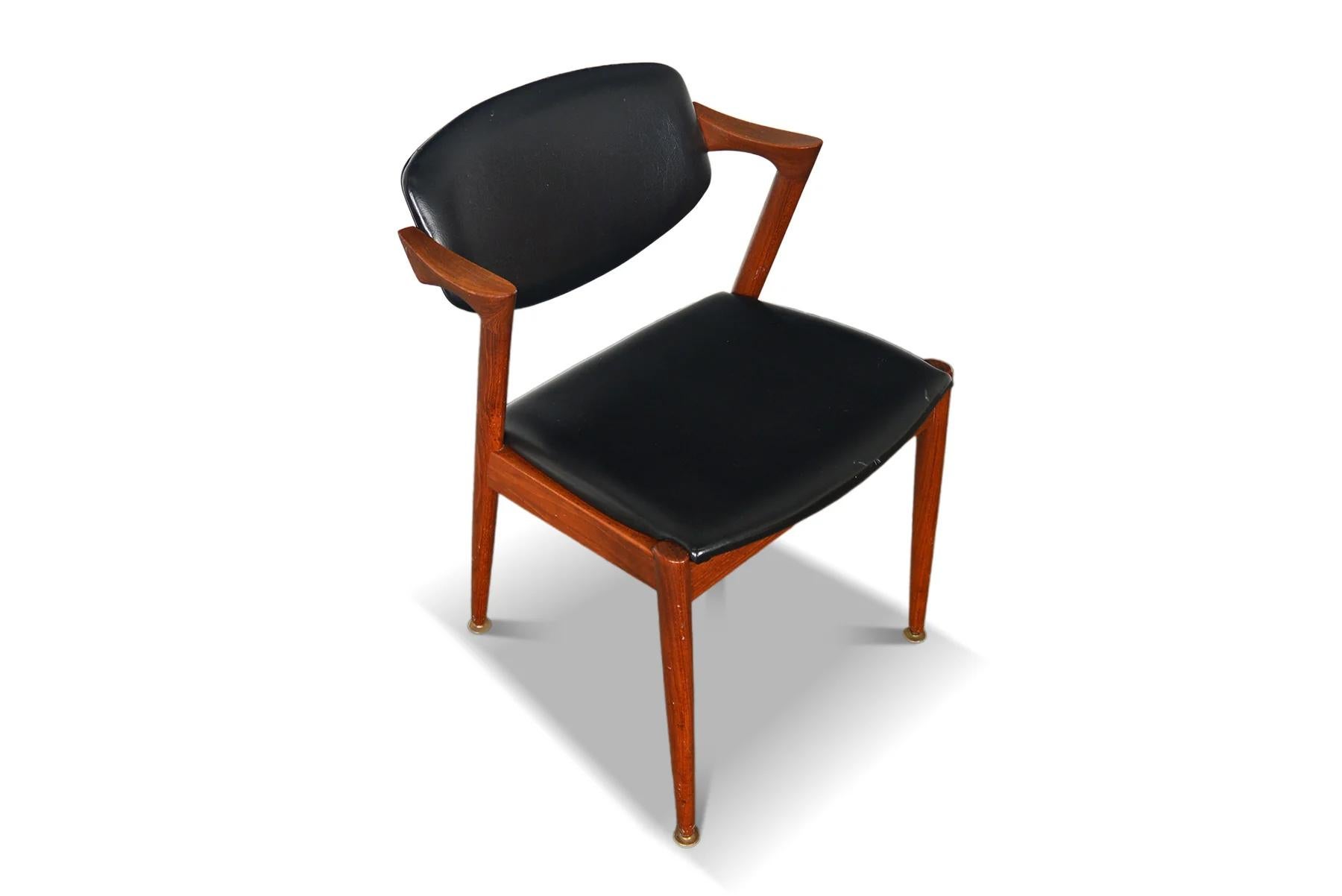 Teck Ensemble de quatre chaises de salle à manger Kai Kristiansen modèle 42 en teck en vente