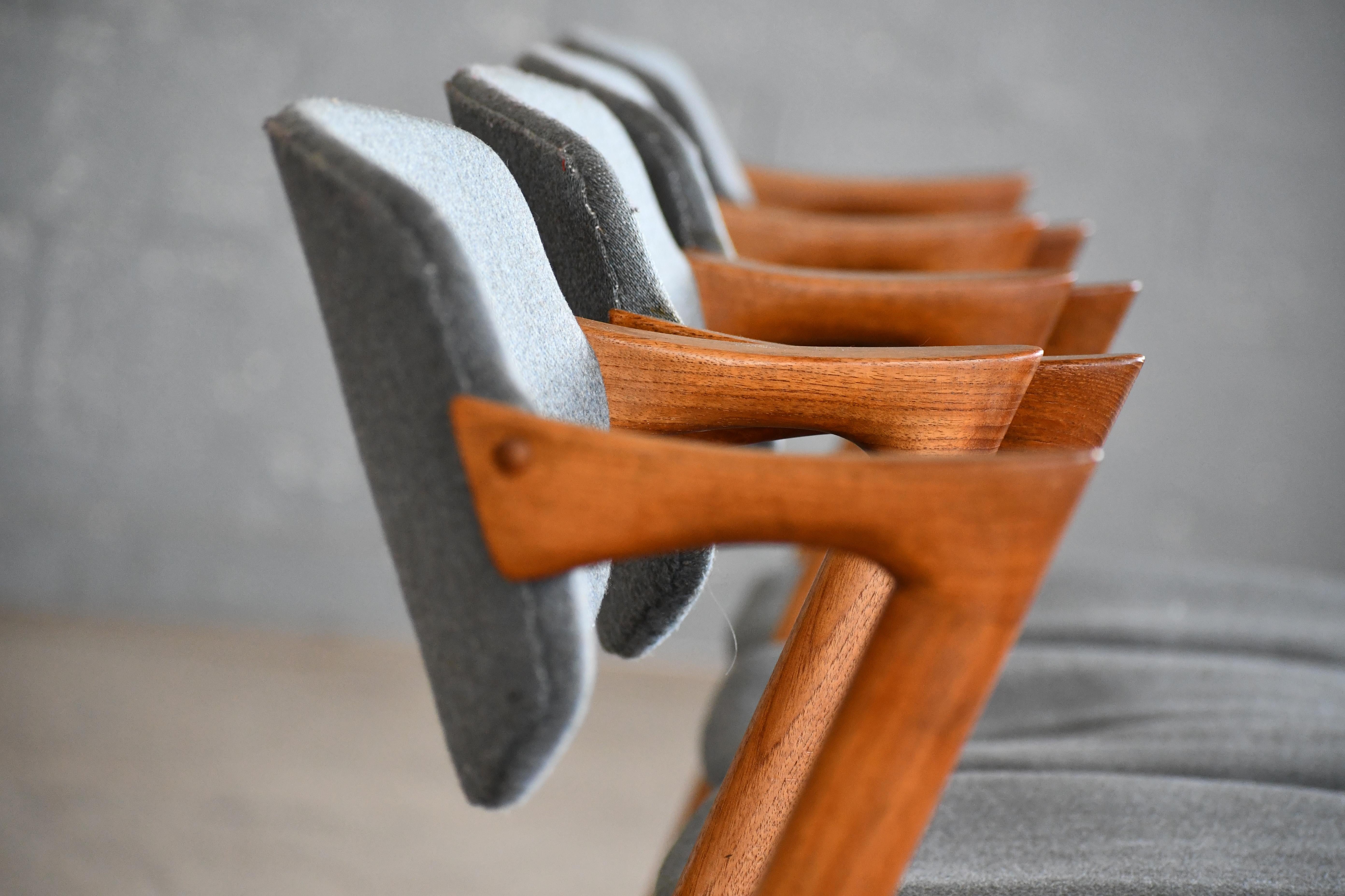 Set of Four Kai Kristiansen Model 42 Oak Dining Chairs Danish Midcentury 4