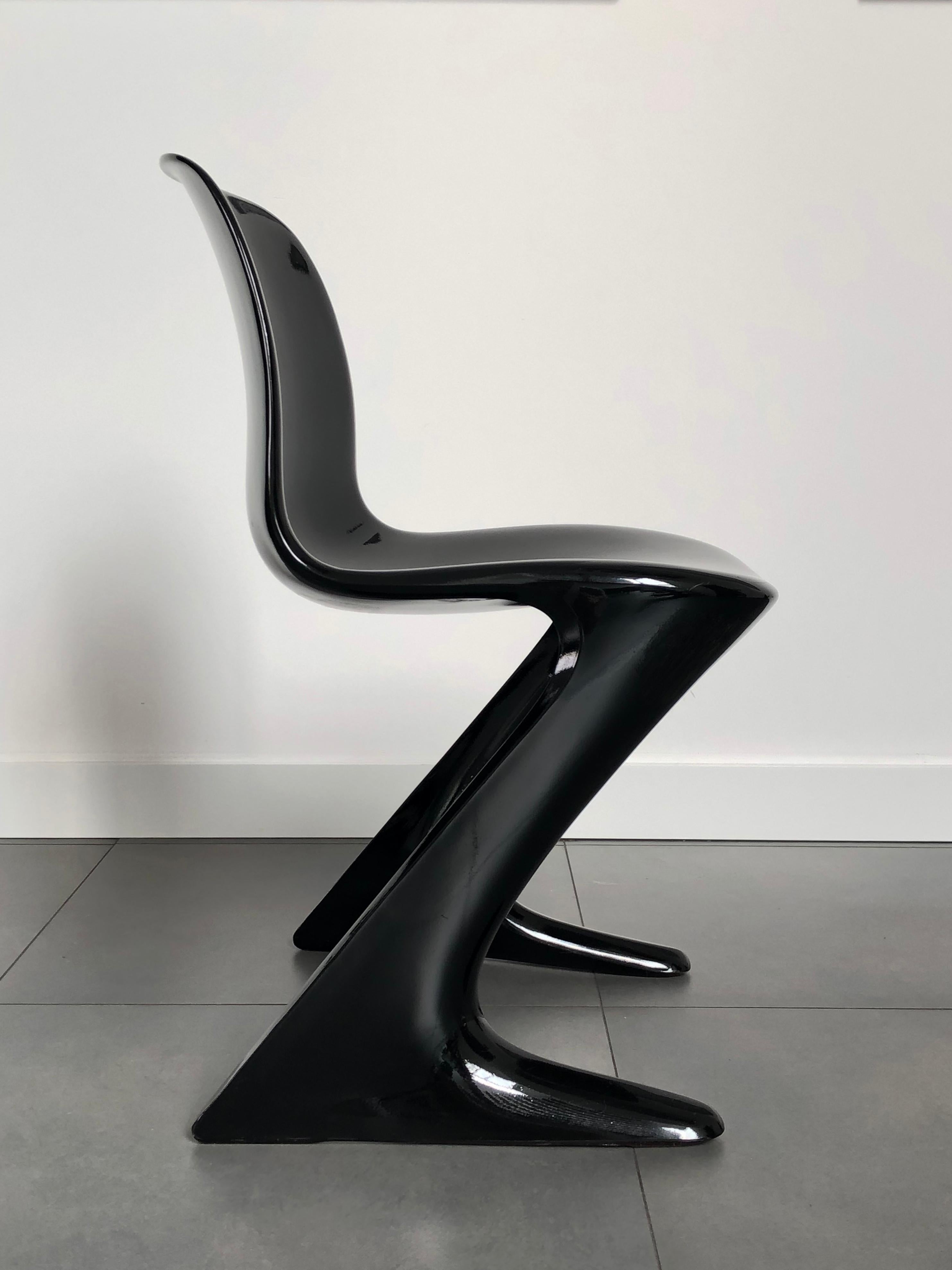 Mid-Century Modern Ensemble de quatre chaises Kangourouo conçu par Ernst Moeckl, Allemagne, 1968 en vente