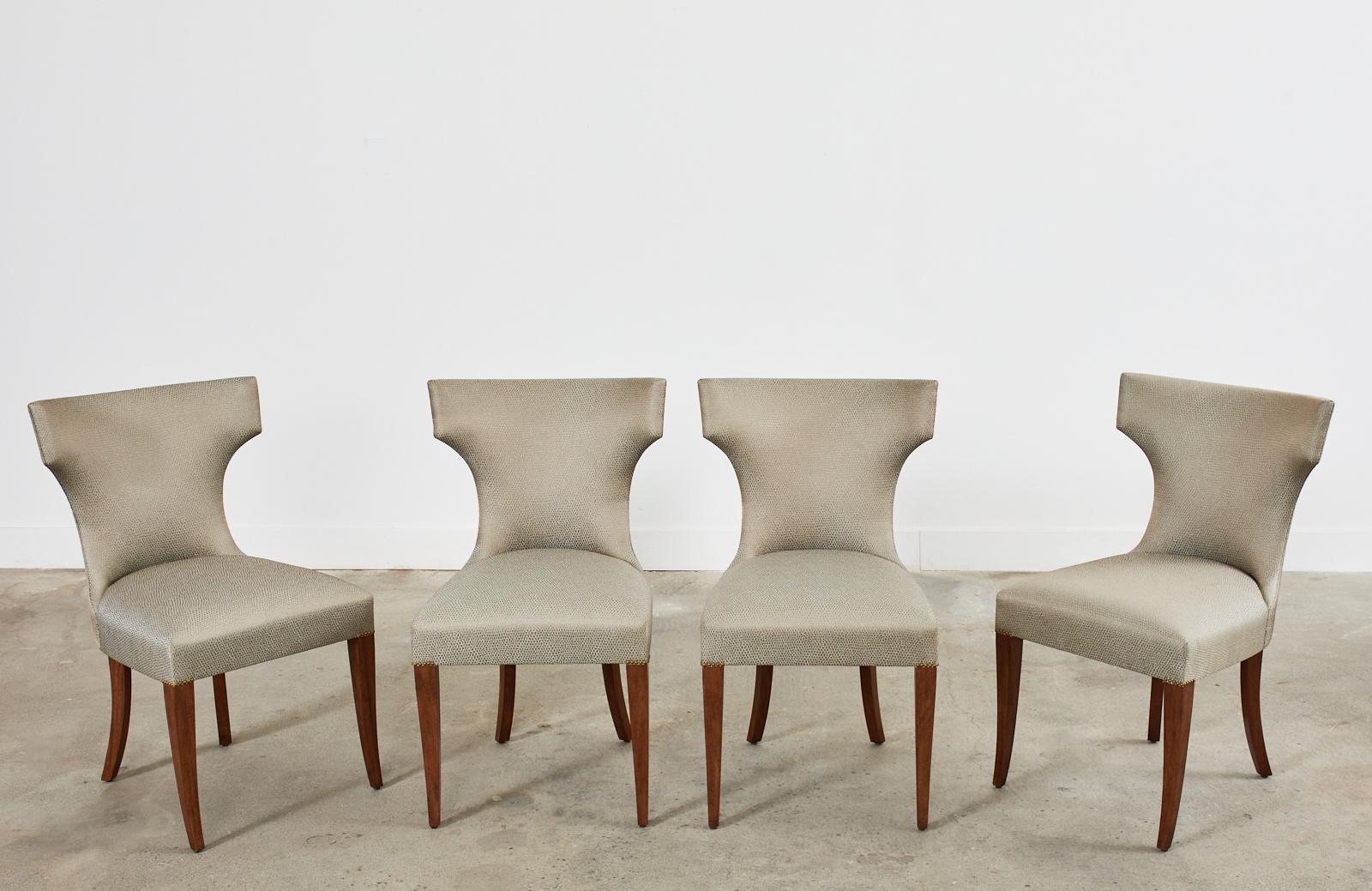 Moderne Kerry Joyce for Design Fournir ensemble de quatre chaises de salle à manger Luxford  en vente