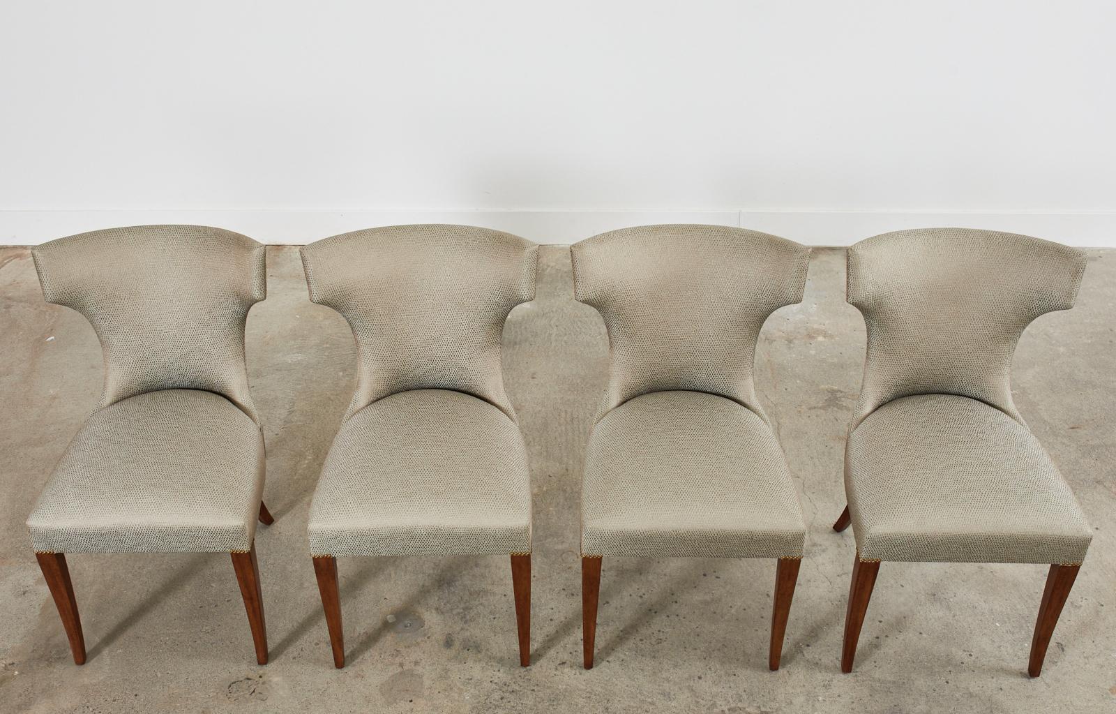Américain Kerry Joyce for Design Fournir ensemble de quatre chaises de salle à manger Luxford  en vente