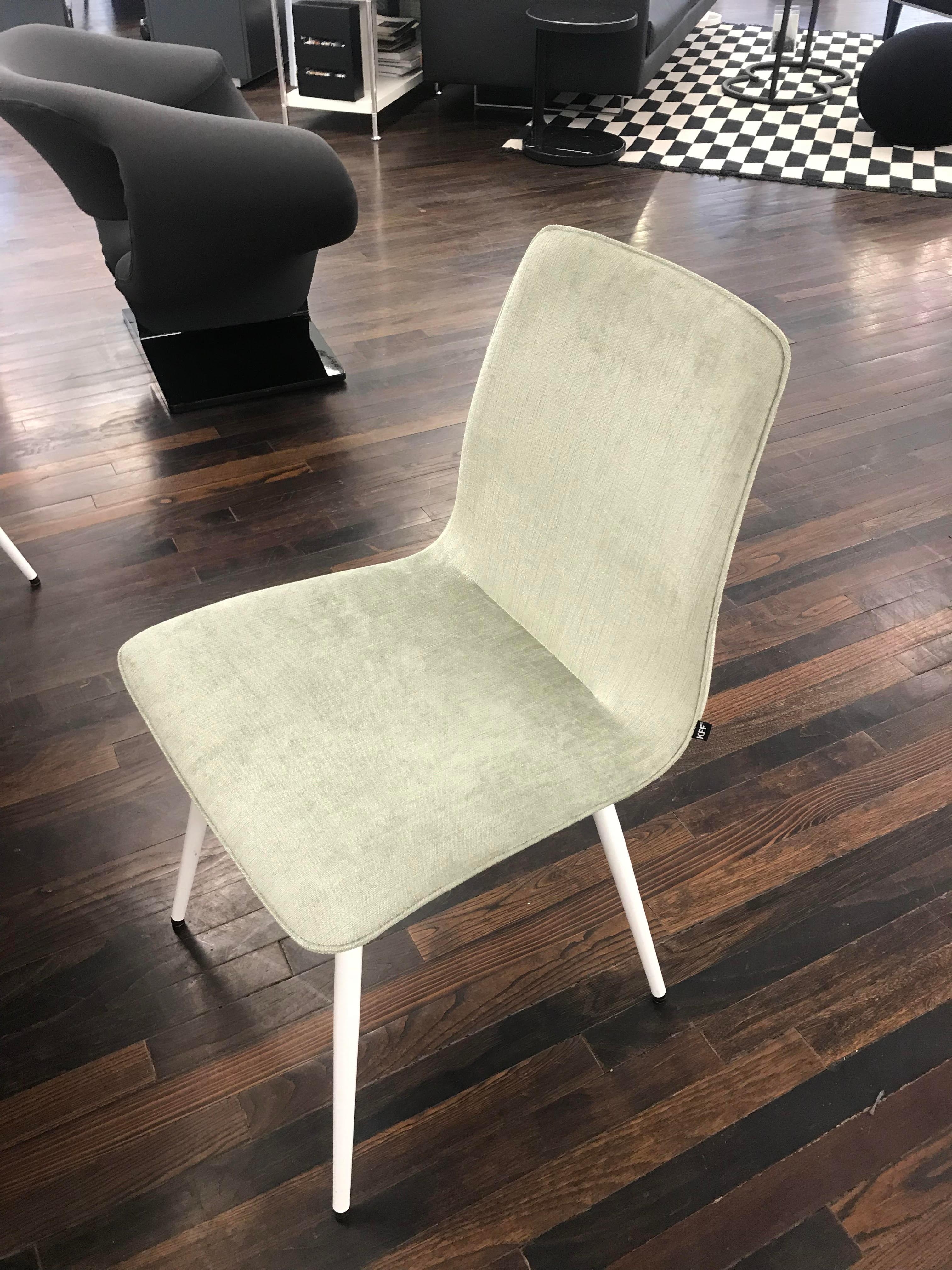 KFF Maverick chairs
(2) armchairs and (2) side chairs
Mavrick chairs
Frame: Conical steel legs
Frame Color: moodwhite M10
Glides: Felt for wood floors.