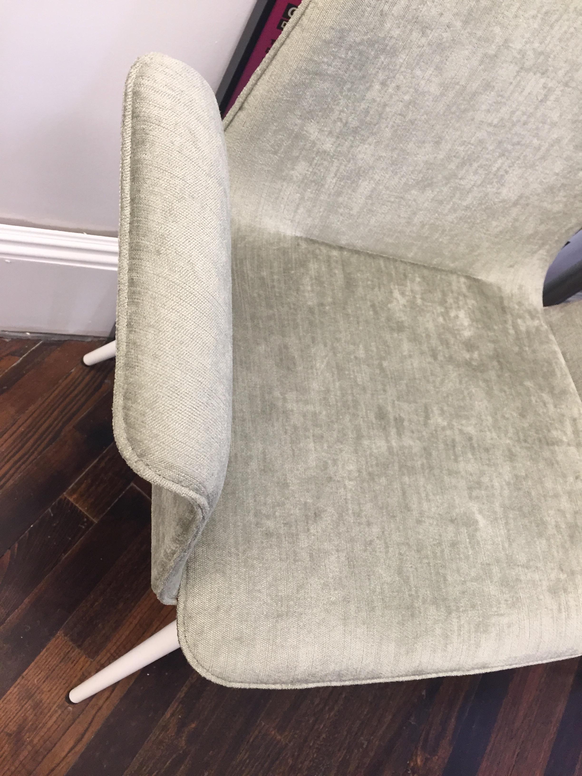 Set of Four KFF Maverick Chairs In Excellent Condition In New York, NY