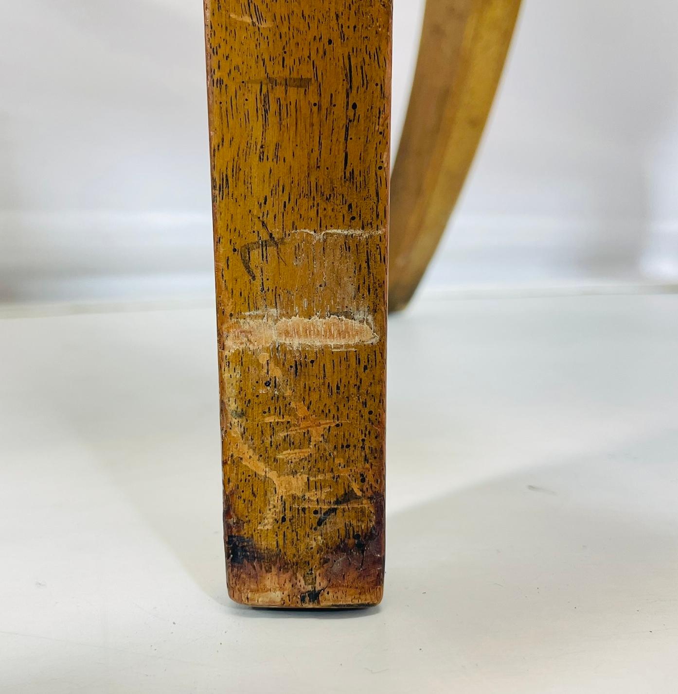 Ensemble de quatre chaises de salle à manger en bois fruitier de style Klismos, États-Unis, années 1960 en vente 6