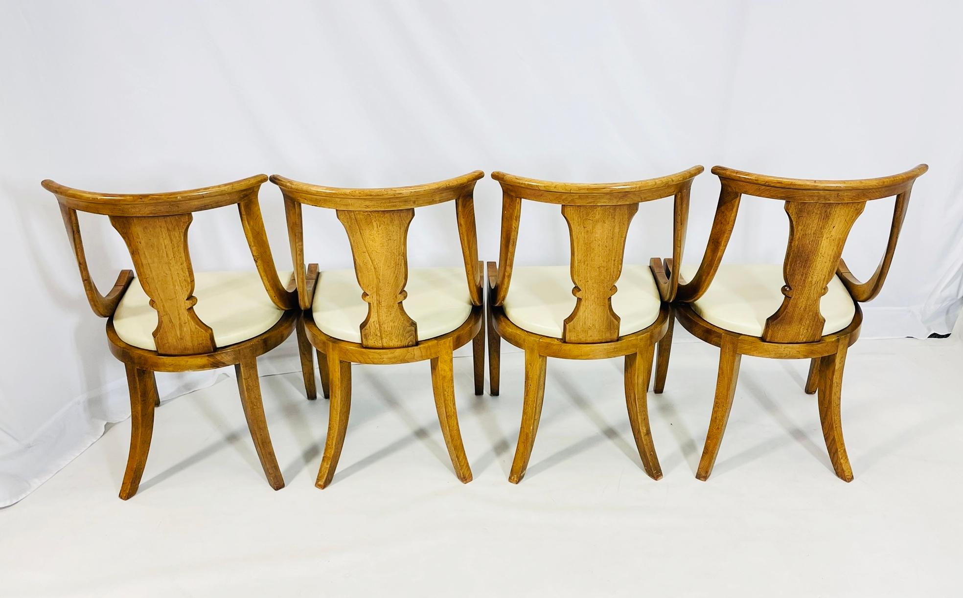 Milieu du XXe siècle Ensemble de quatre chaises de salle à manger en bois fruitier de style Klismos, États-Unis, années 1960 en vente