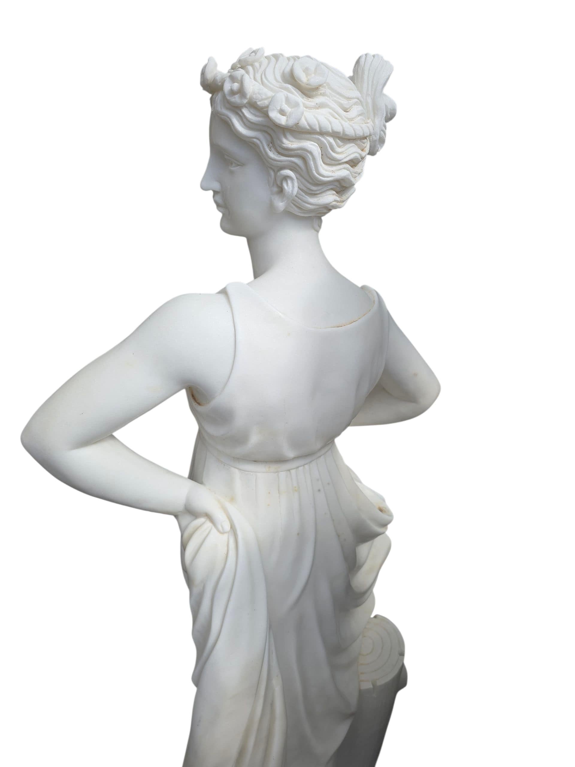 Satz von vier großen Statuen aus Carrara-Marmor, die die Four Seasons darstellen im Angebot 5