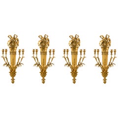 Set von vier großen französischen Goldbronze-Wandleuchtern aus dem 19. Jahrhundert