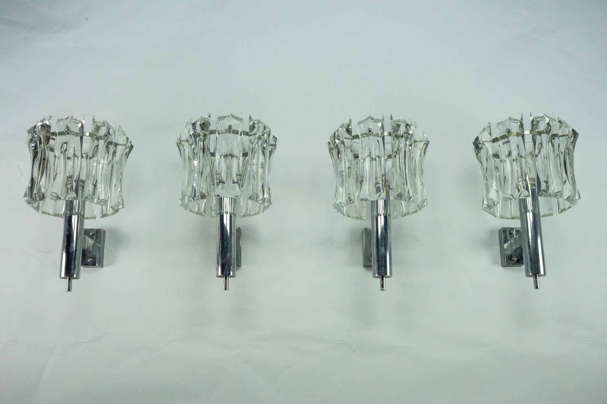 Satz von vier großen Leuchtern aus Murano-Glas und verchromtem Messing, Italien 1960er Jahre. (Moderne der Mitte des Jahrhunderts) im Angebot
