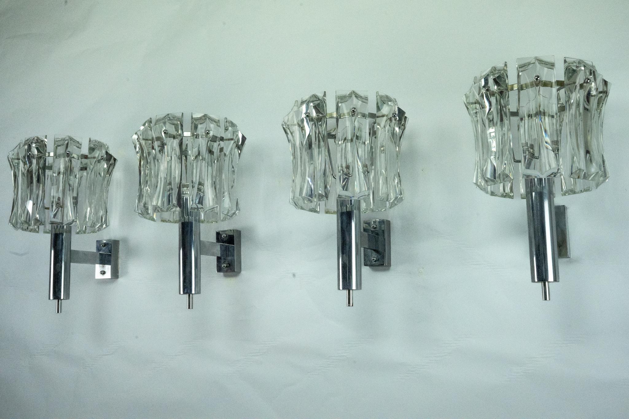 Satz von vier großen Leuchtern aus Murano-Glas und verchromtem Messing, Italien 1960er Jahre. im Angebot 1