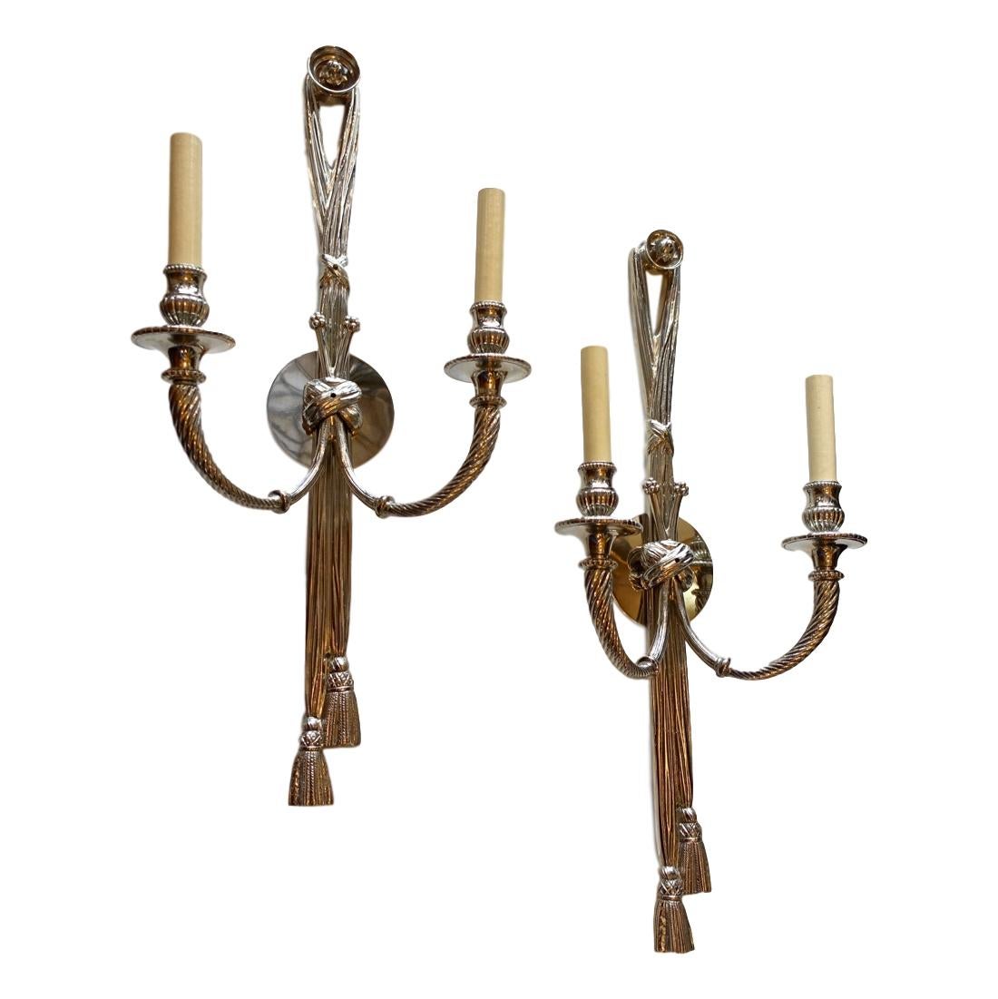 Set di grandi lampade neoclassiche placcate in nichel, vendute a coppie in vendita 2