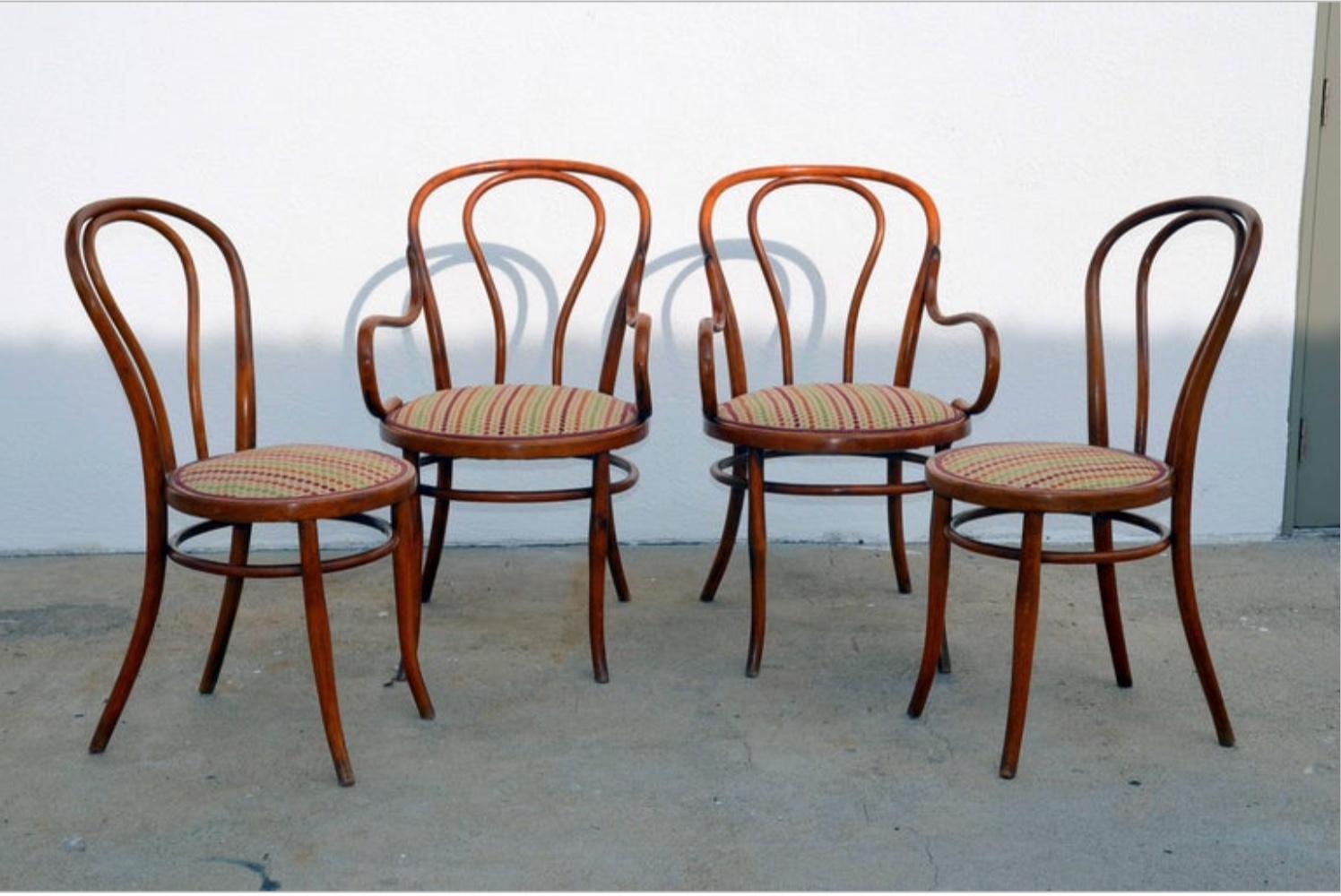 Set aus vier großen, schlanken Esszimmerstühlen aus Bugholz von Thonet im Angebot 2