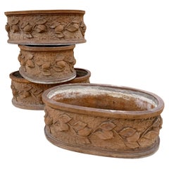 Ensemble de quatre grandes jardinières françaises vintage en terre cuite