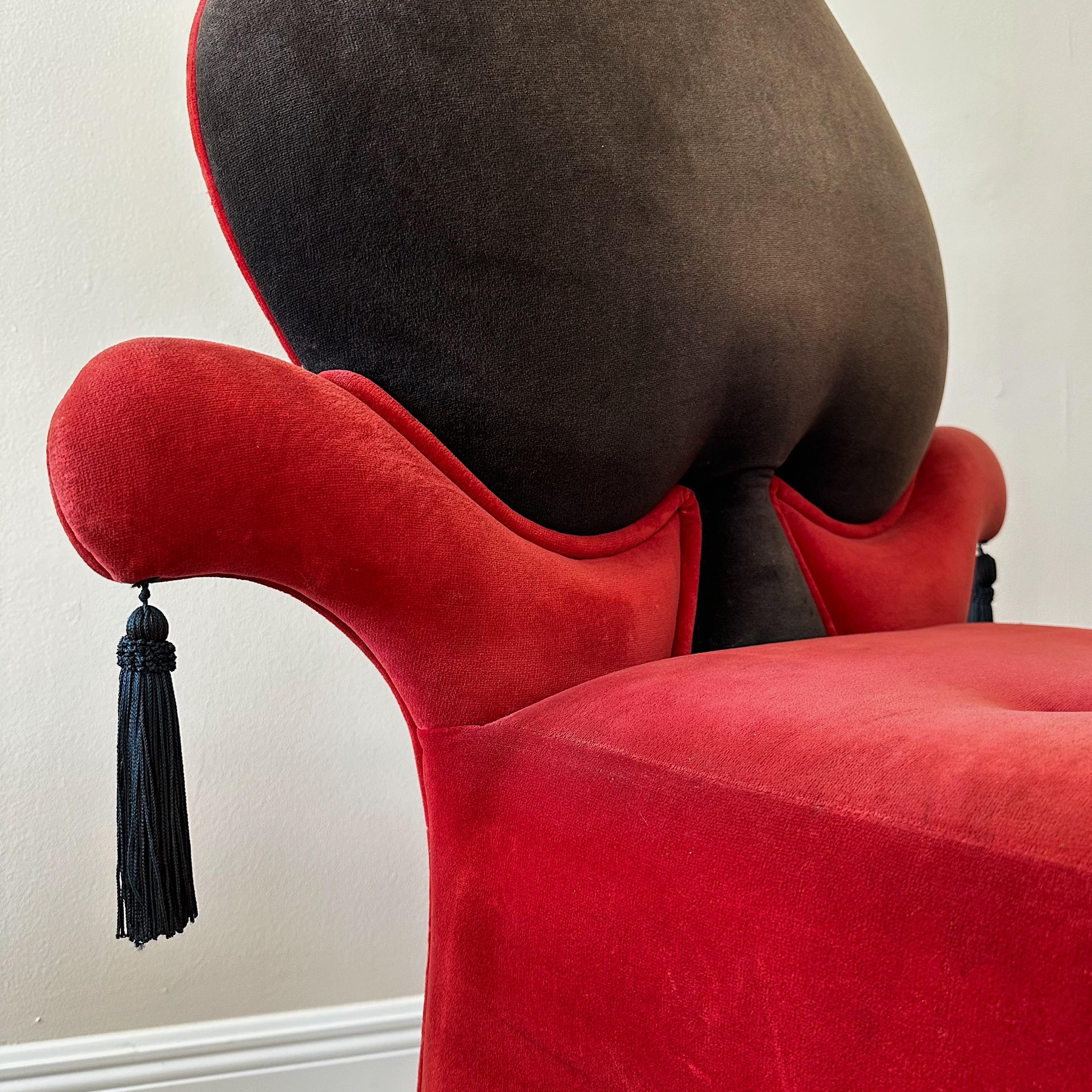 „Set von vier großen roten und schwarzen Vintage-Spielkartenanzug-Stühlen  (Moderne der Mitte des Jahrhunderts) im Angebot