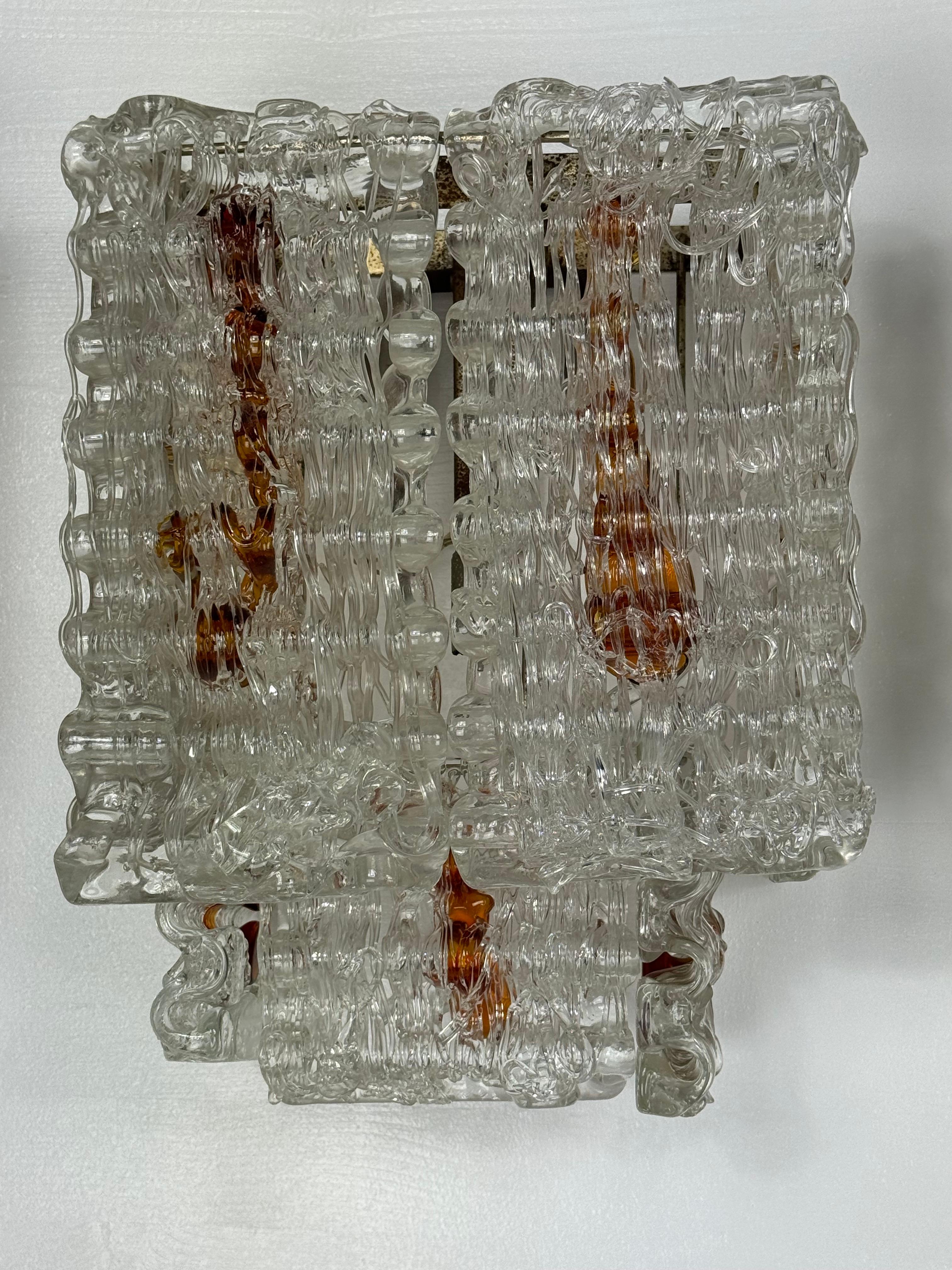 Juego de cuatro apliques grandes con elementos de cristal de murano, de Poliarte. Italia Años 70 siglo XX en venta