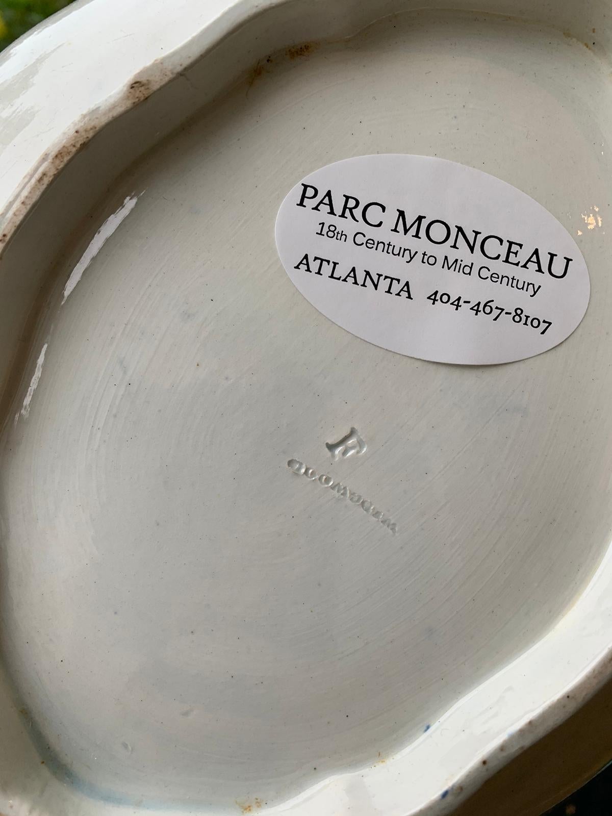 Set of four late 18th century Wedgwood pearlware with Mared pattern, under glazed blue cobalt decoration and impressed marks.
Measures: Oval charger 19