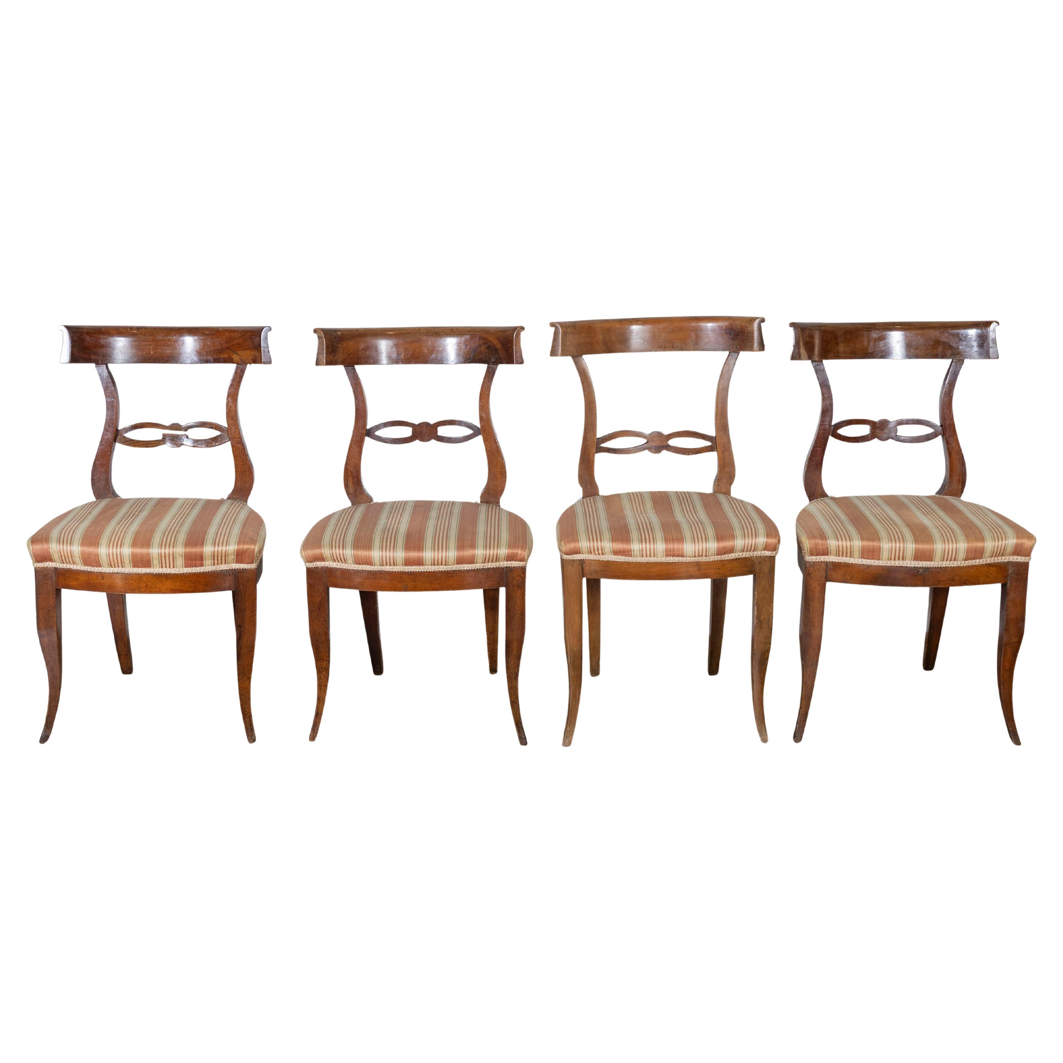 Set of Four Late 18th–Early 19th Century Tuscan Walnut Directoire Chairs en venta