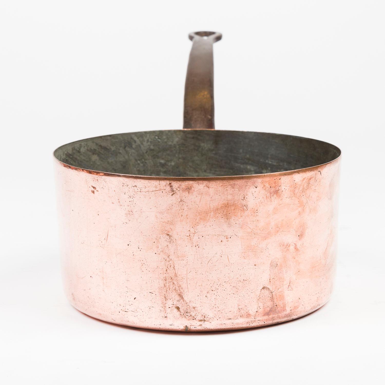 Set of four late 19th century French graduated copper pans In Good Condition For Sale In London, GB