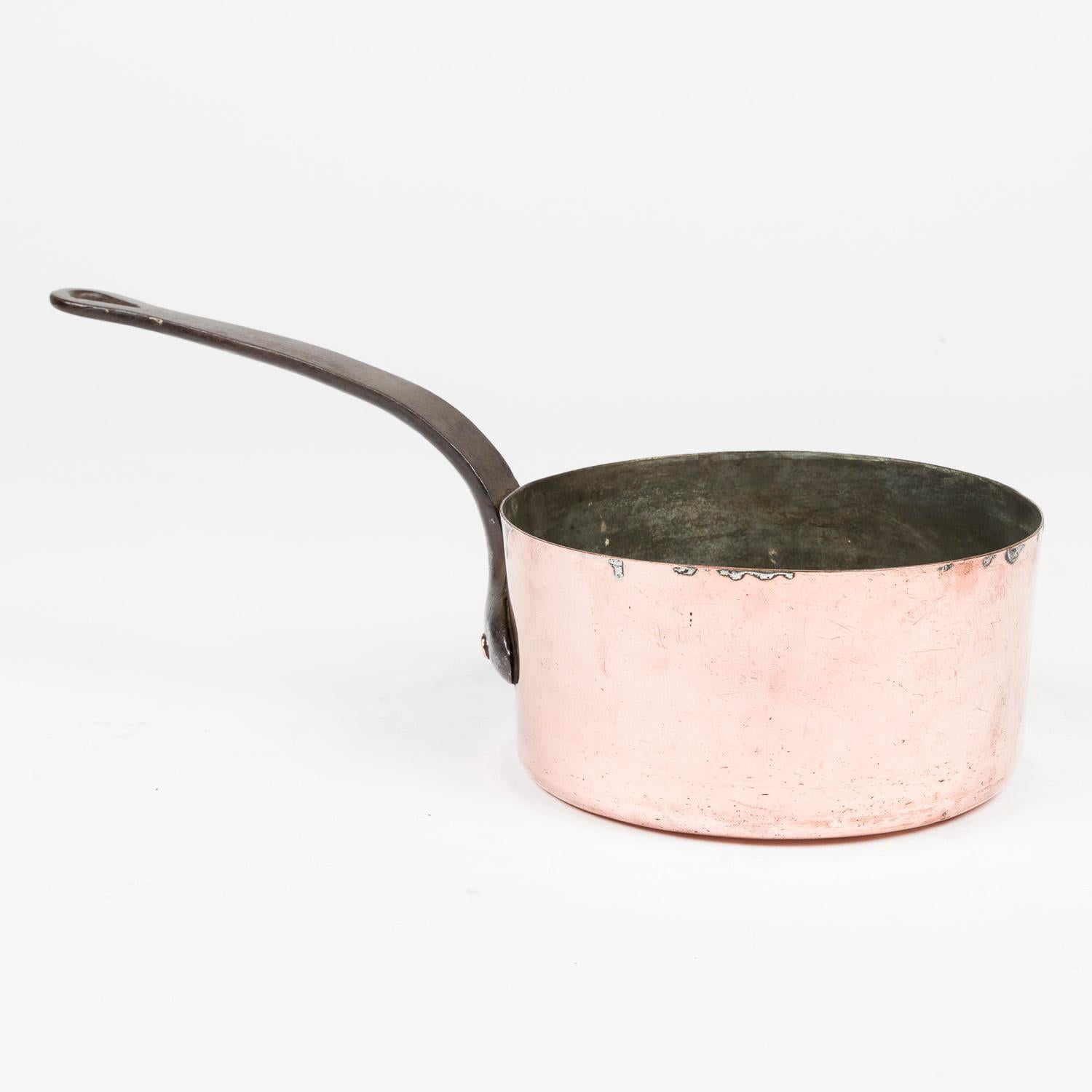 Copper Set of four late 19th century French graduated copper pans For Sale