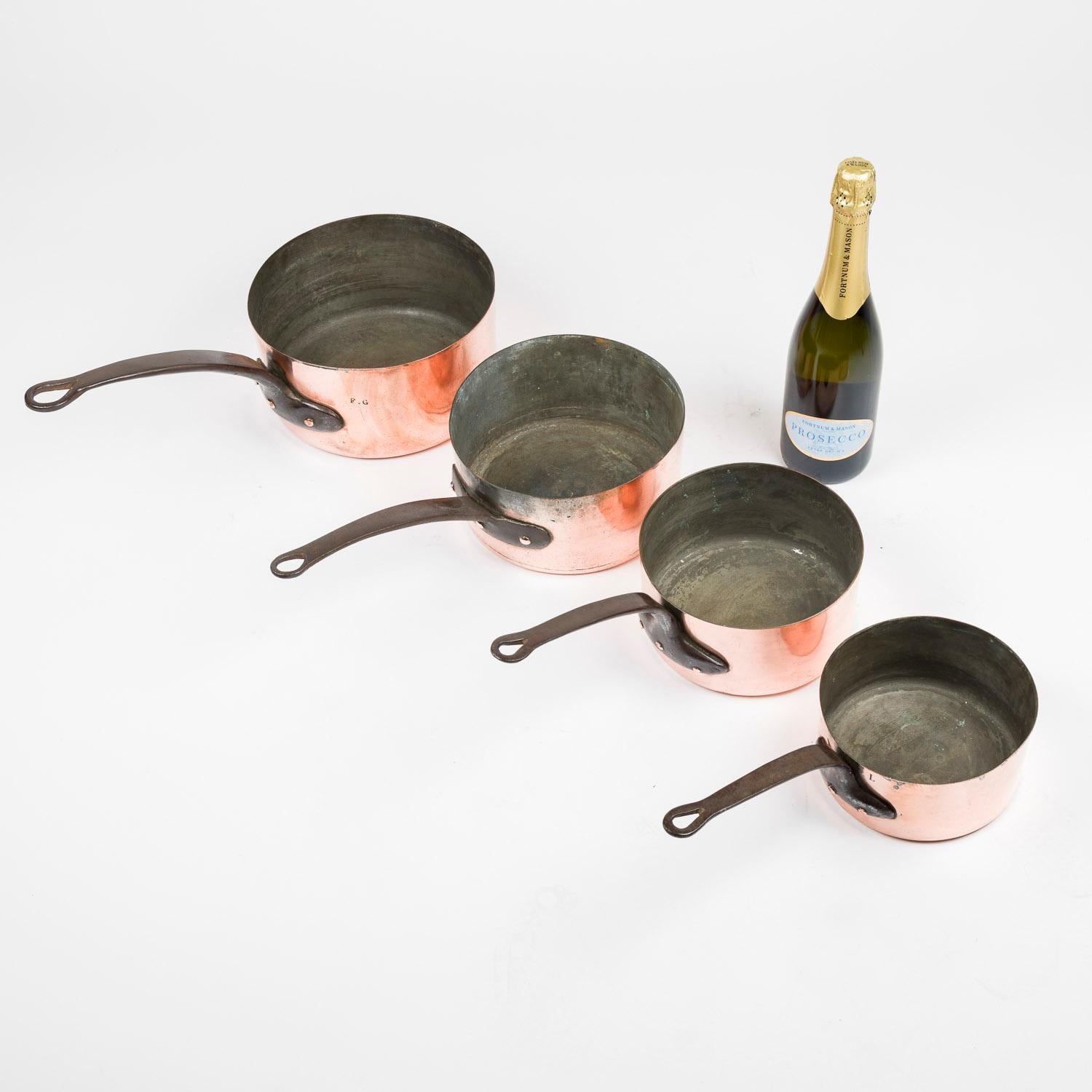 Set of four late 19th century French graduated copper pans For Sale 4