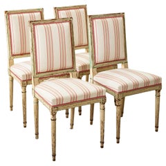 Set di quattro sedie laterali dipinte in stile Luigi XVI francese della fine del XIX secolo