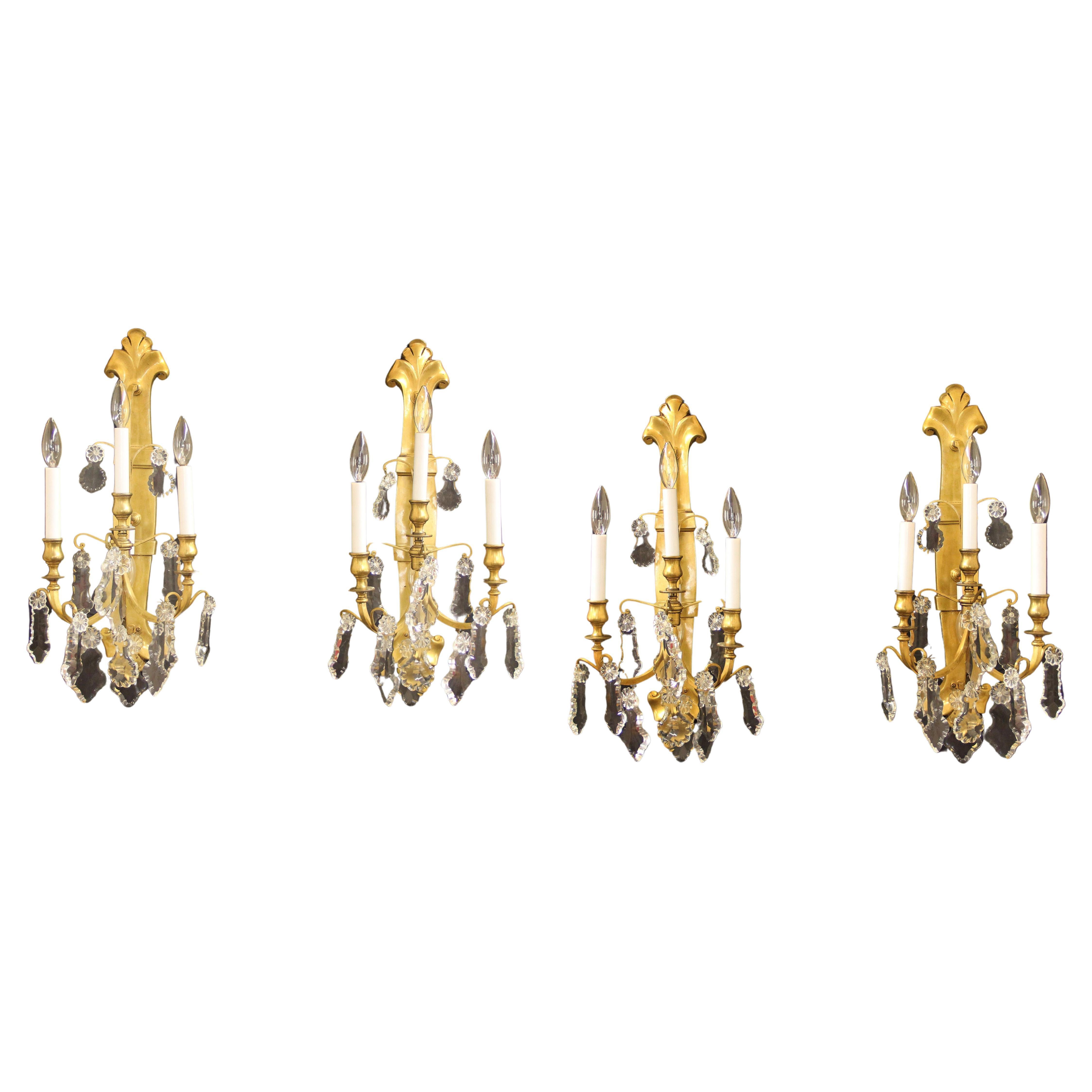 Set di quattro lampade in bronzo dorato e cristallo della fine del XIX secolo/inizio del XX secolo