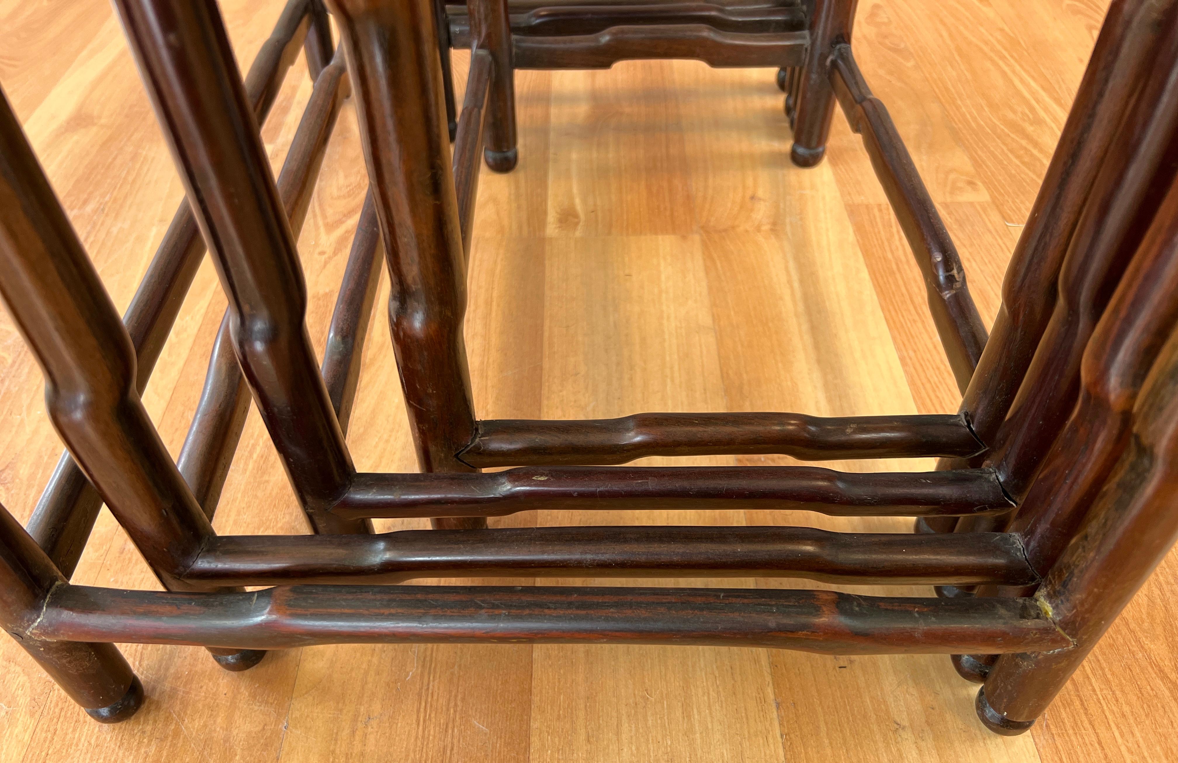 Ensemble de quatre tables gigognes chinoises en bois de zitano de la fin du 19e ou du début du 20e siècle en vente 6